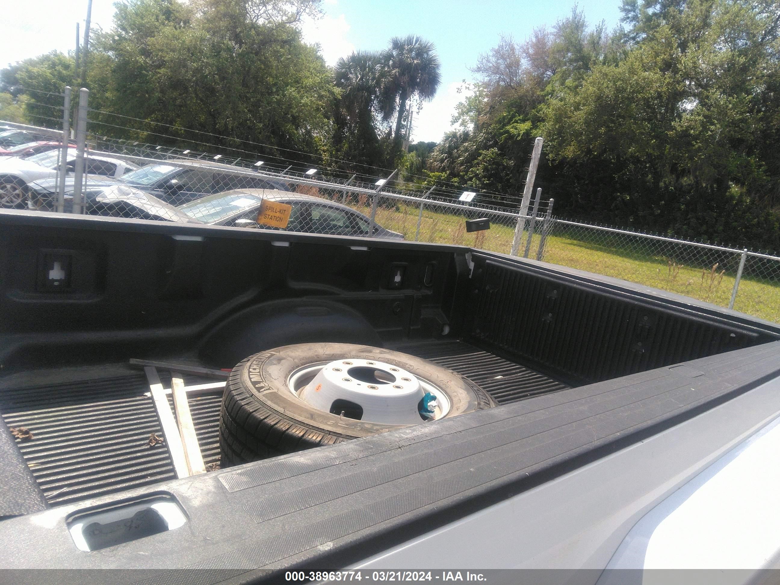 Photo 5 VIN: 1FT8W3DT8HEE84781 - FORD F350 