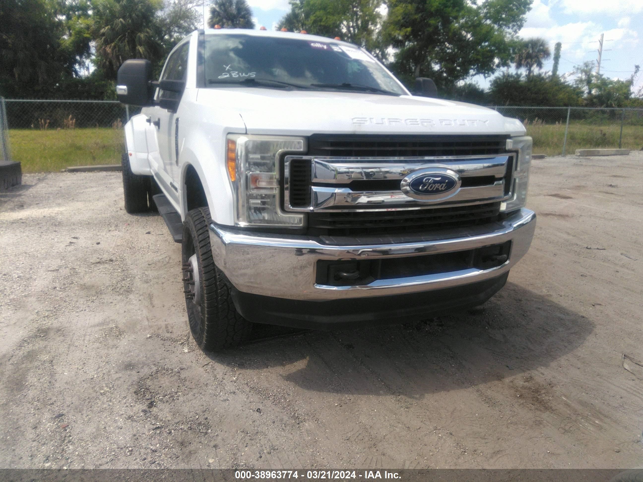 Photo 9 VIN: 1FT8W3DT8HEE84781 - FORD F350 