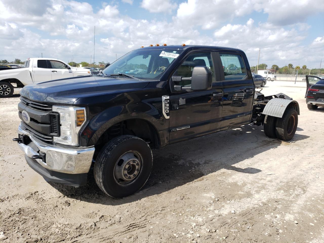 Photo 1 VIN: 1FT8W3DT8KEG00018 - FORD F350 