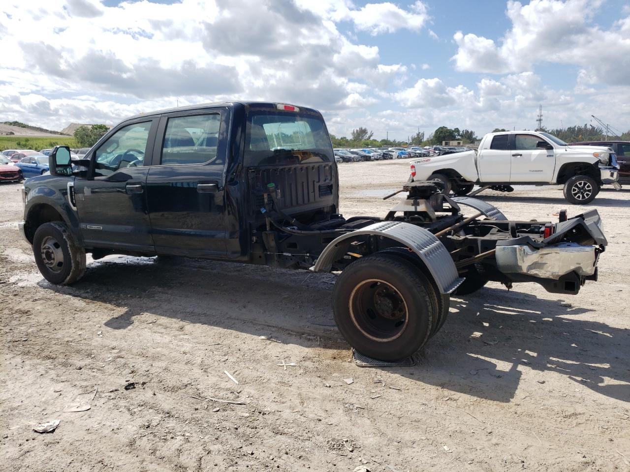 Photo 2 VIN: 1FT8W3DT8KEG00018 - FORD F350 