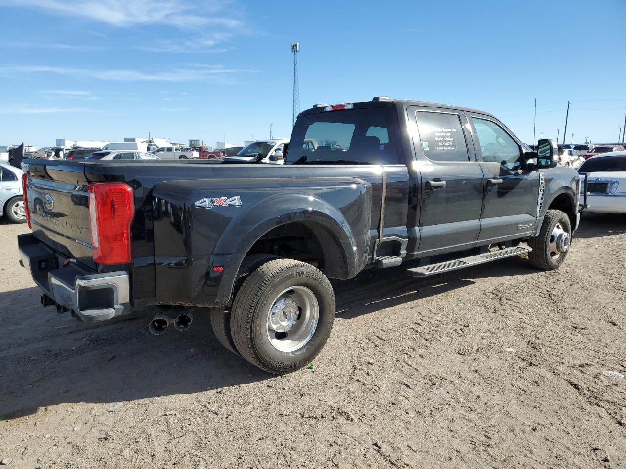 Photo 2 VIN: 1FT8W3DT8PEC37596 - FORD F350 