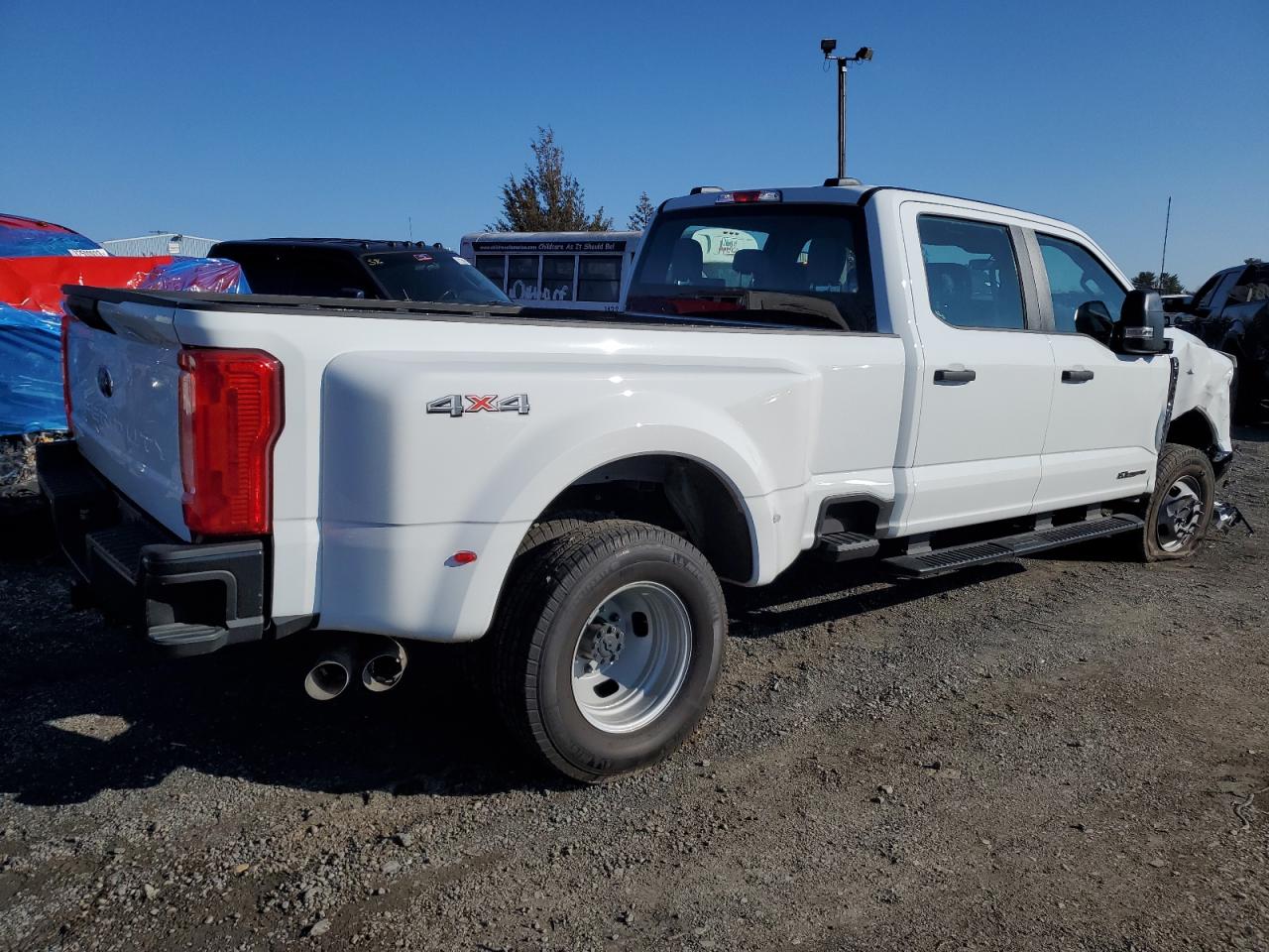 Photo 2 VIN: 1FT8W3DT8PEC85566 - FORD F350 