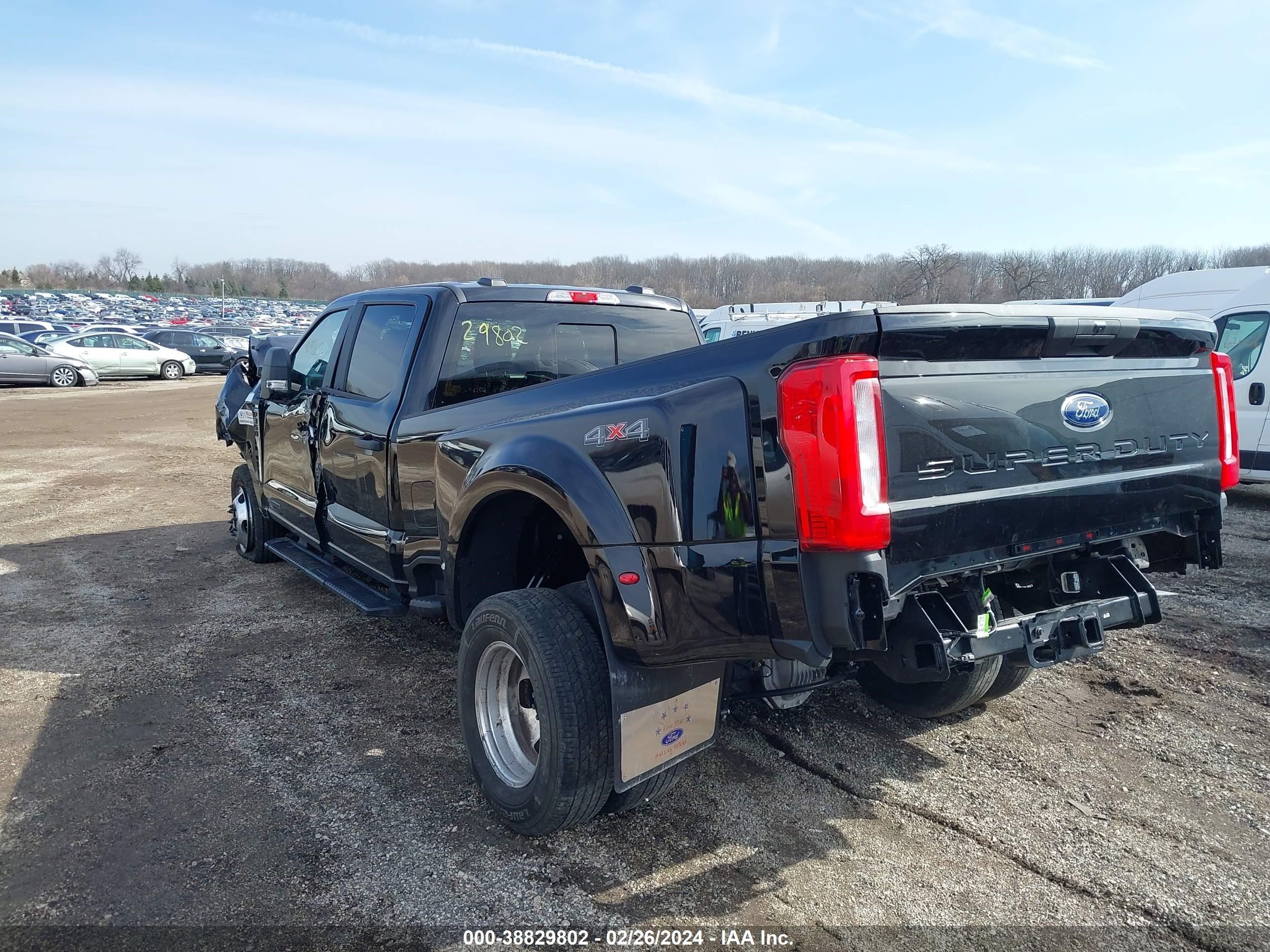 Photo 2 VIN: 1FT8W3DT9PEC42497 - FORD F350 