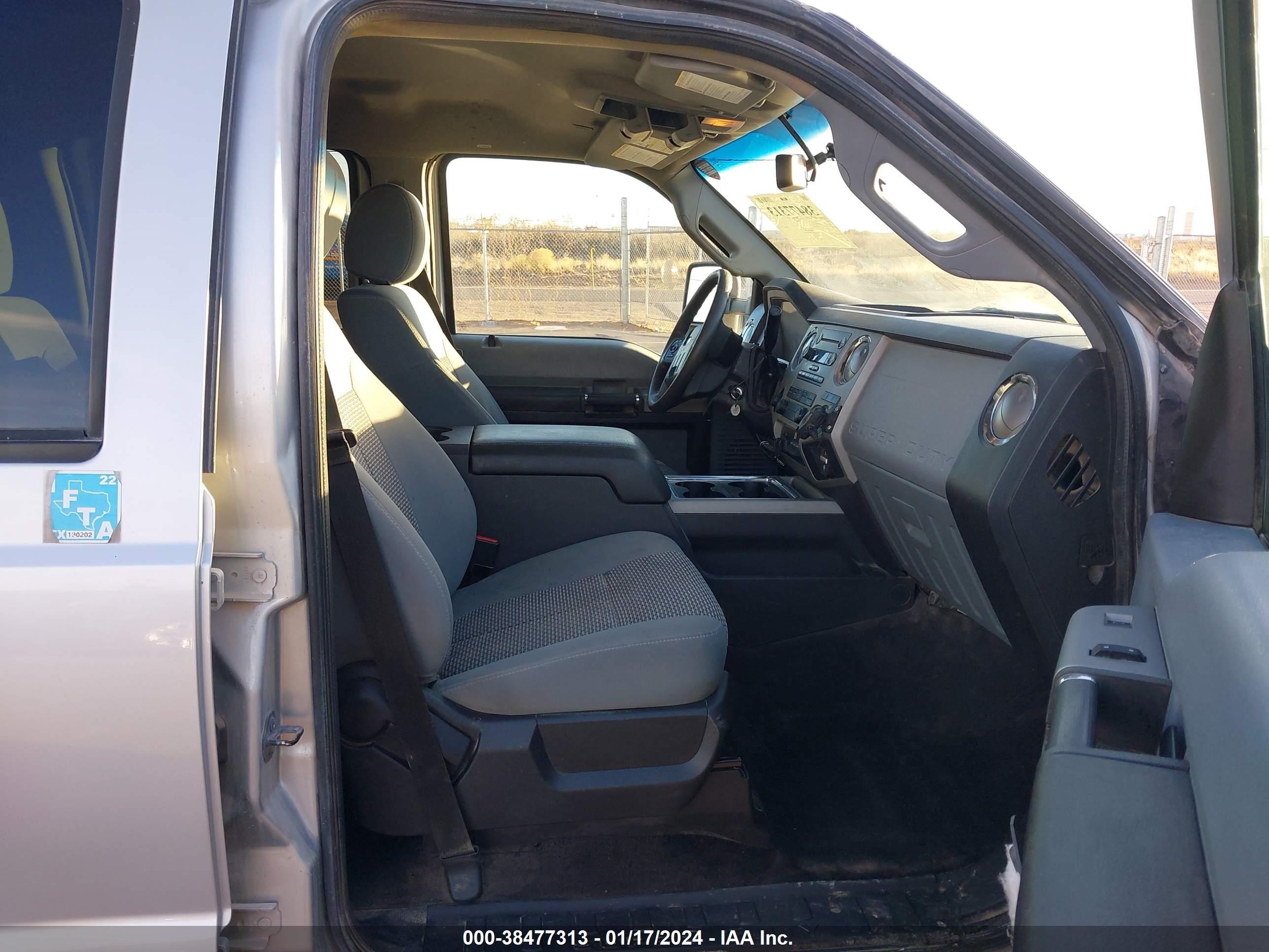 Photo 4 VIN: 1FT8W4DT5EEB18021 - FORD F450 