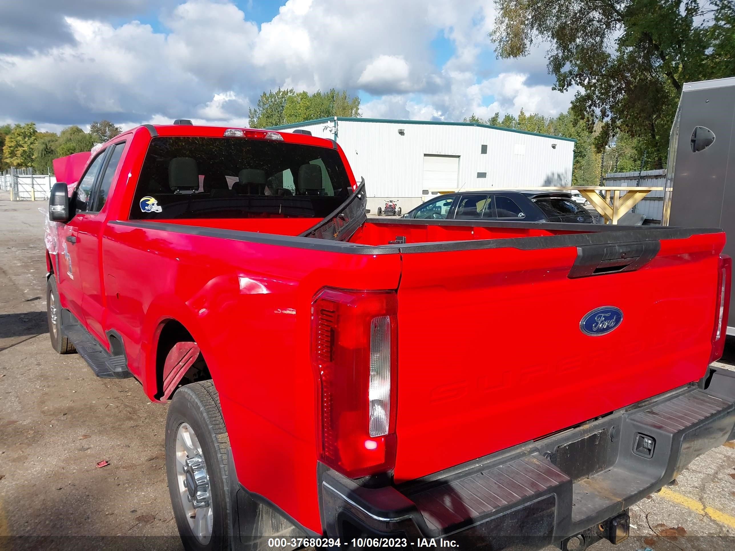 Photo 6 VIN: 1FT8X2BN1PEC60875 - FORD F250 