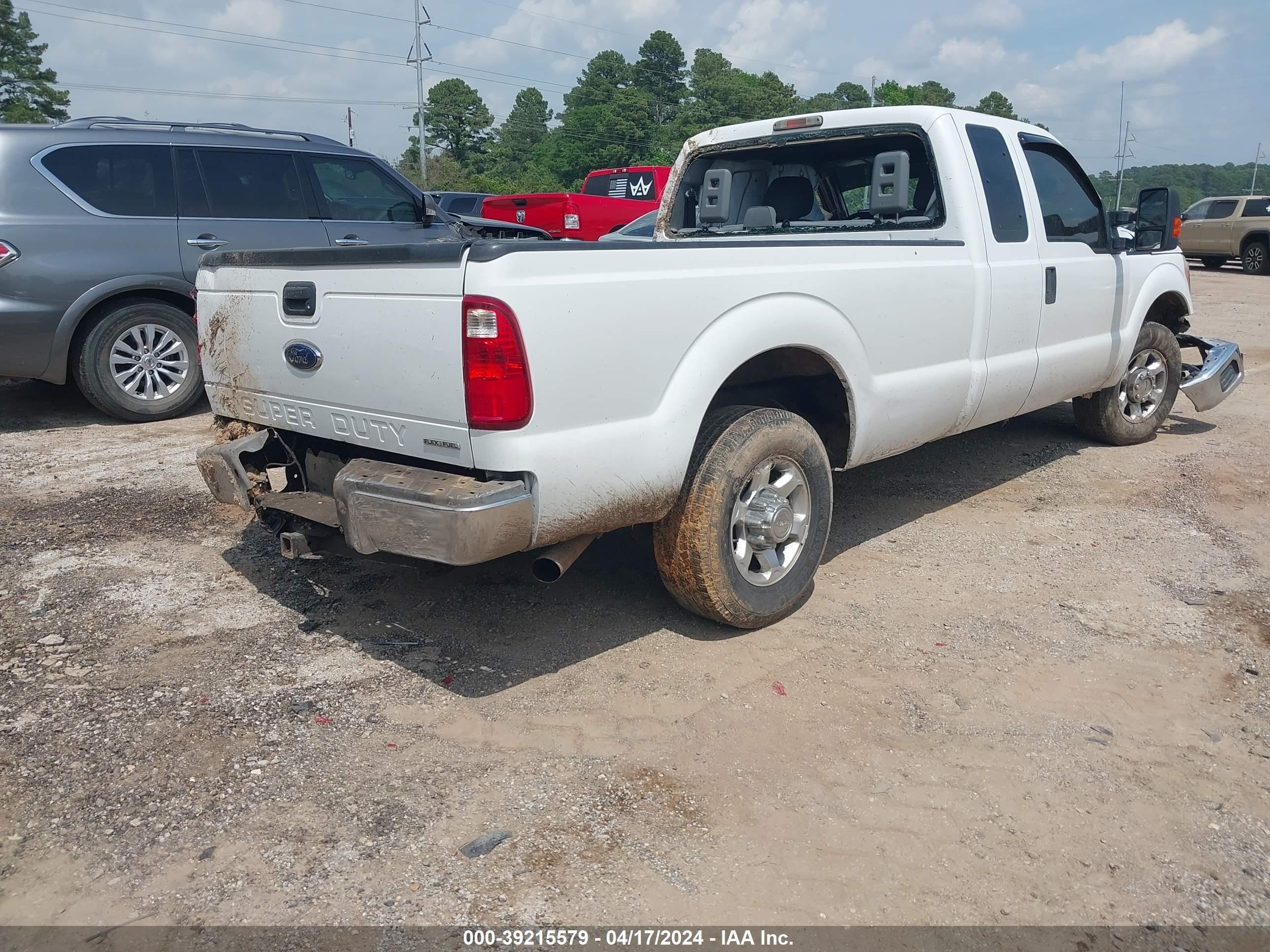 Photo 3 VIN: 1FT8X3A60DEA15108 - FORD F350 