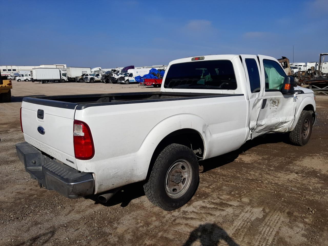 Photo 2 VIN: 1FT8X3A65GEB41016 - FORD F350 