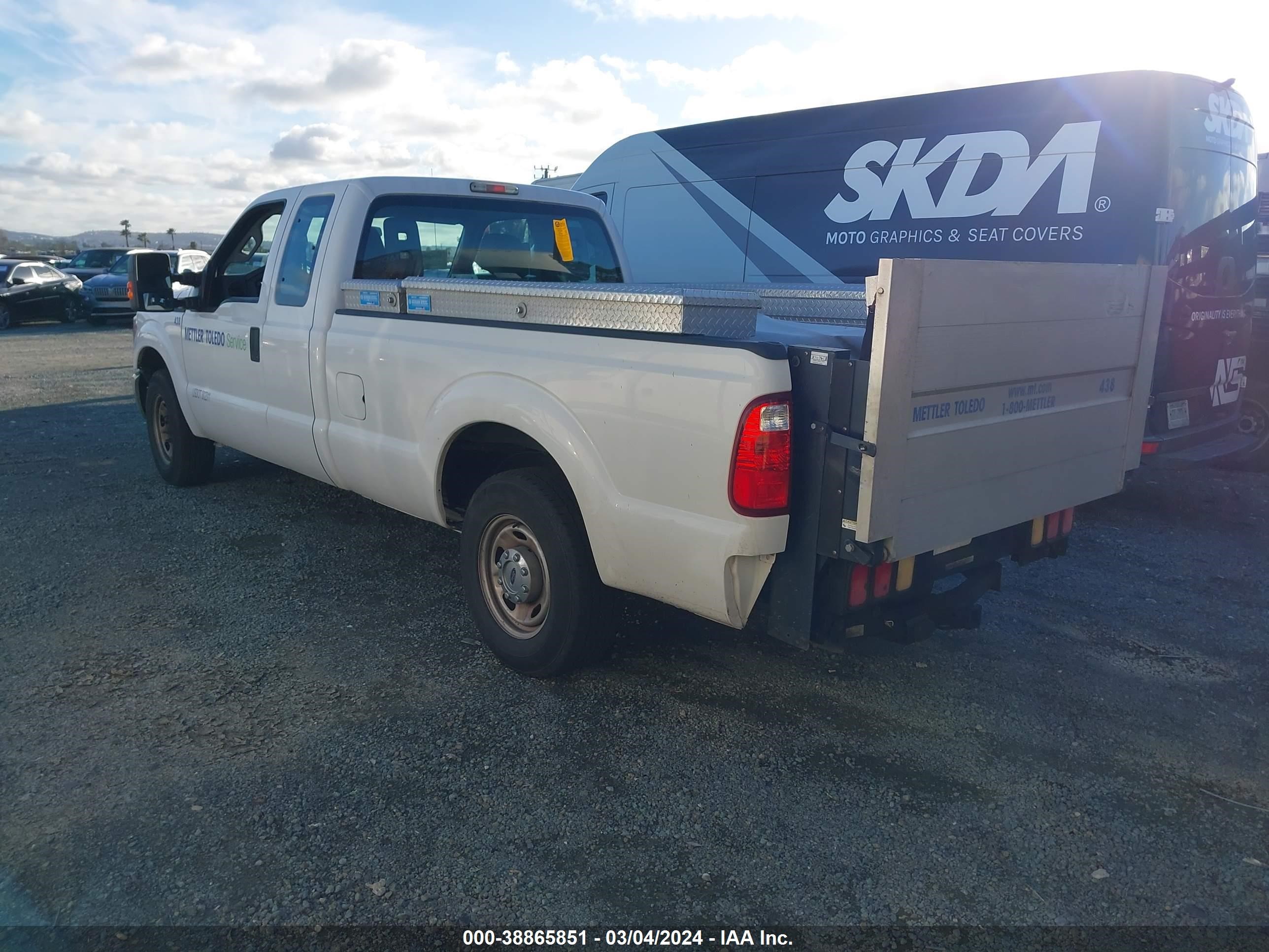 Photo 2 VIN: 1FT8X3A67FEB89972 - FORD F350 