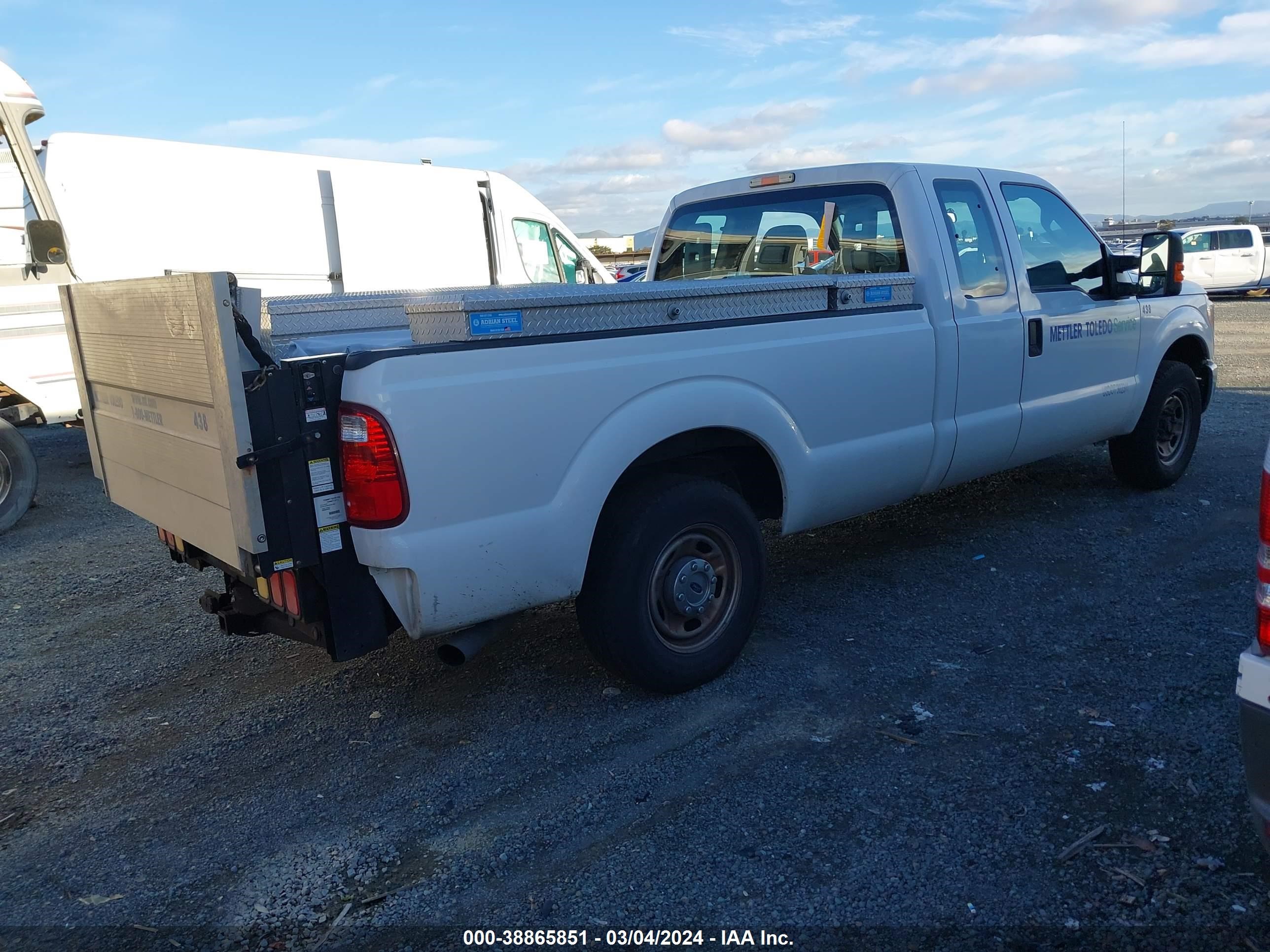 Photo 3 VIN: 1FT8X3A67FEB89972 - FORD F350 