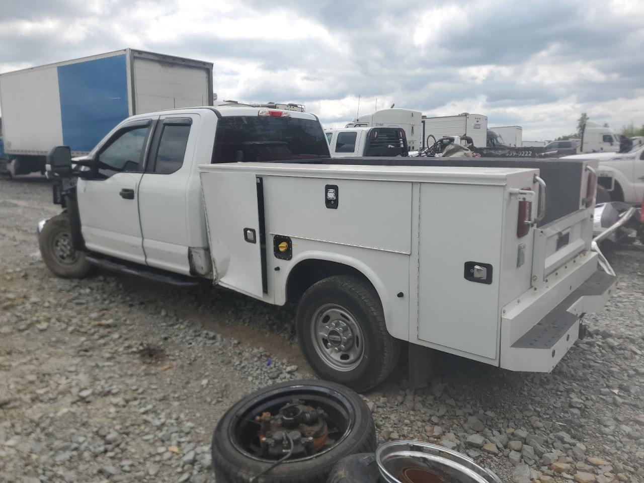 Photo 1 VIN: 1FT8X3A69JEB13422 - FORD F350 