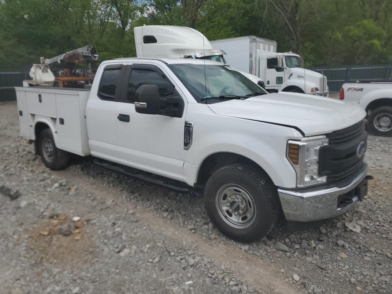 Photo 3 VIN: 1FT8X3A69JEB13422 - FORD F350 