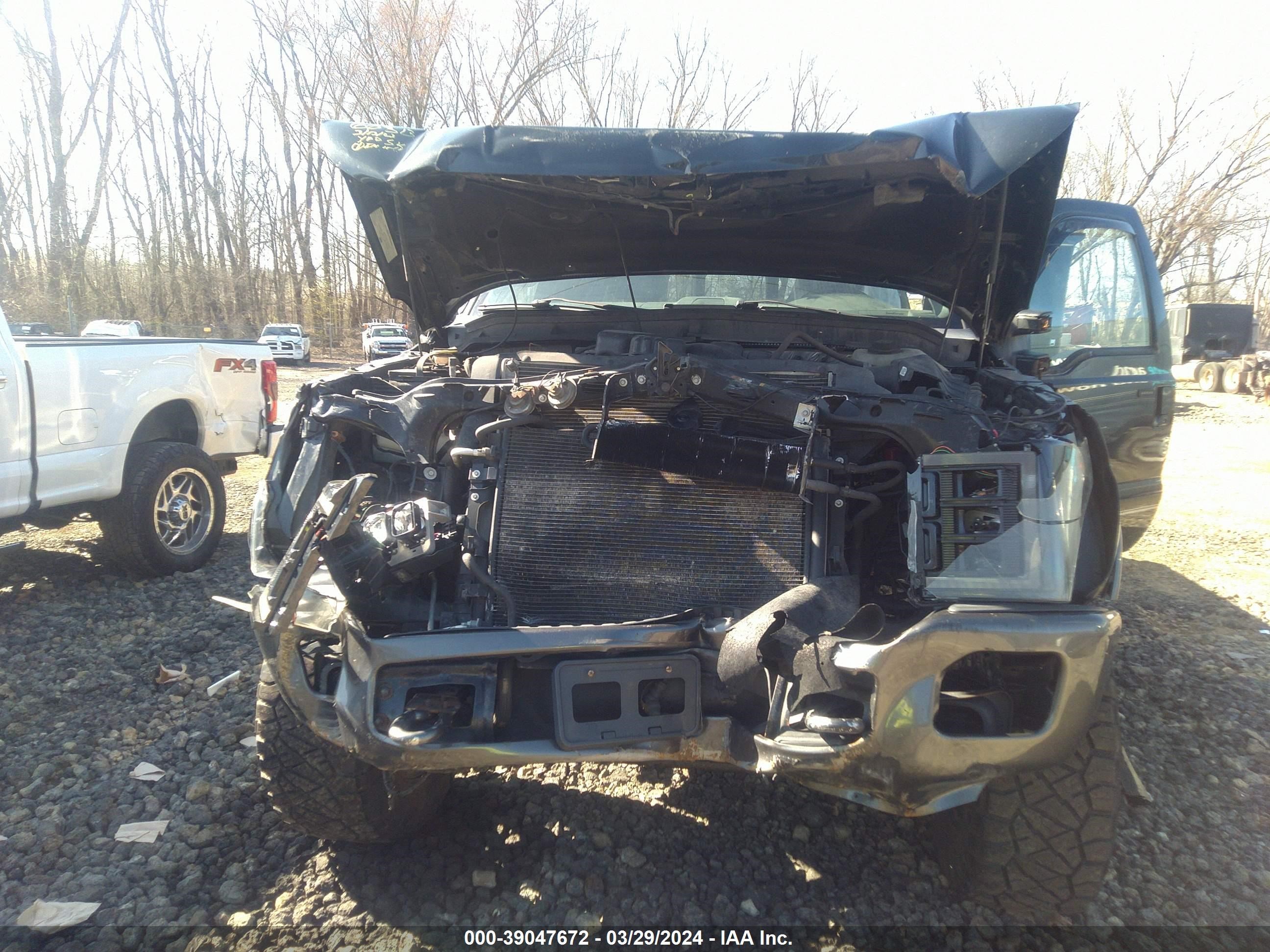 Photo 10 VIN: 1FT8X3B60FED48233 - FORD F350 