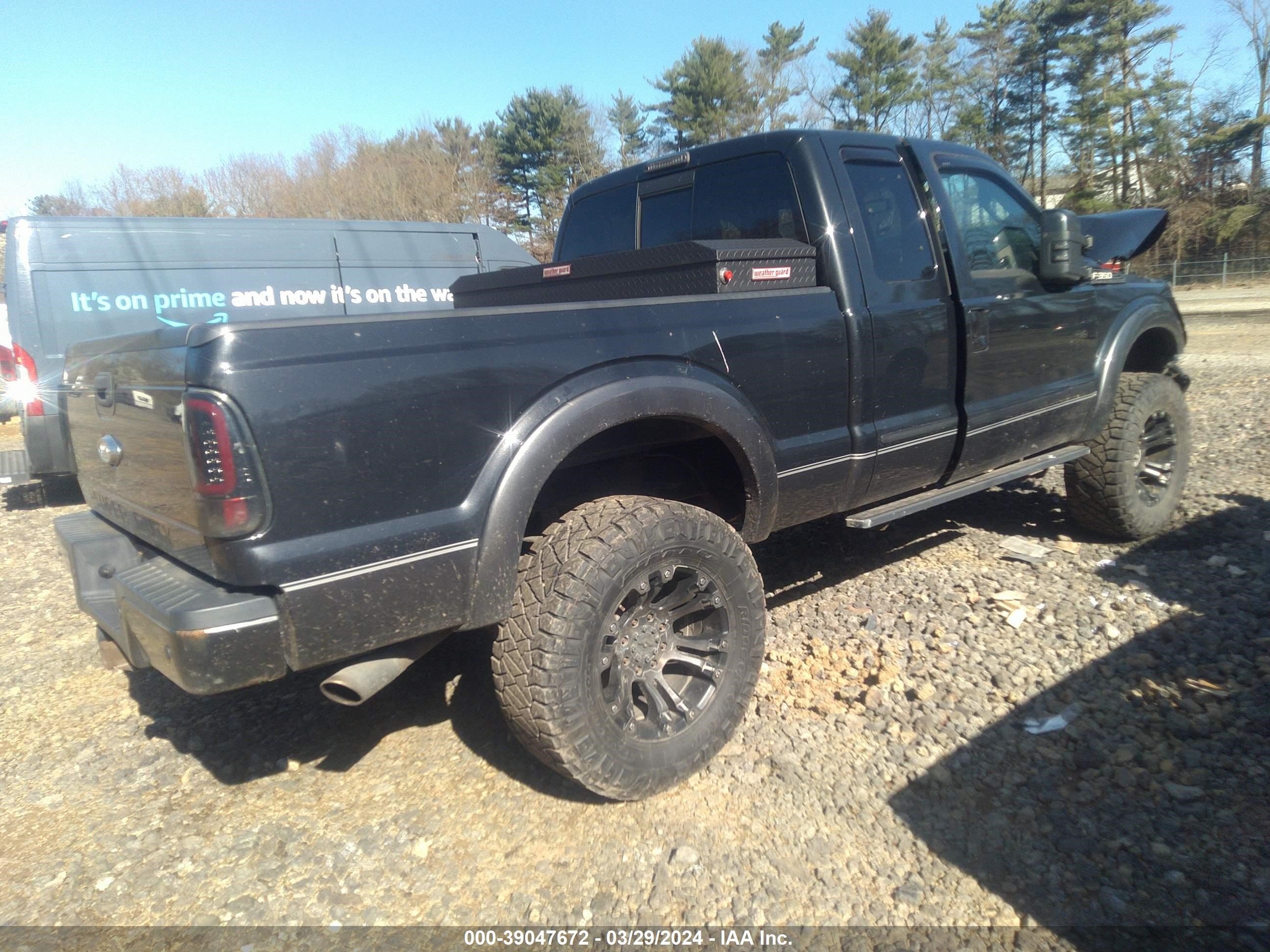 Photo 3 VIN: 1FT8X3B60FED48233 - FORD F350 