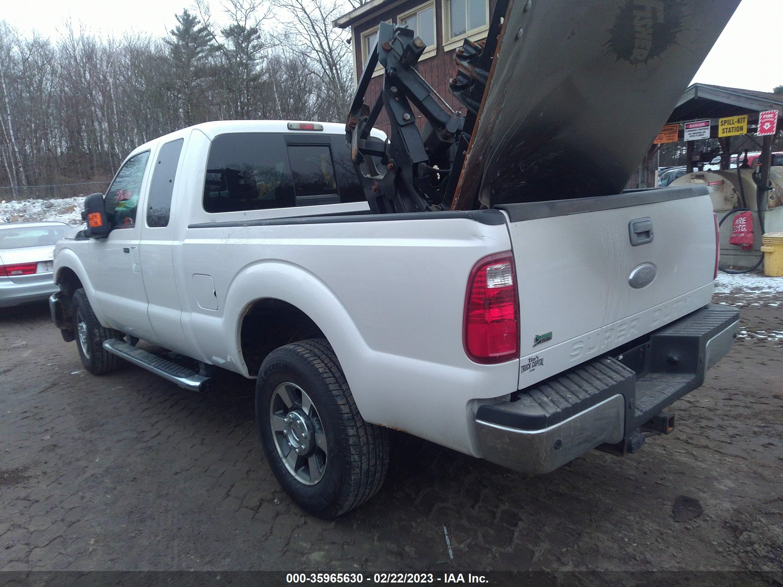 Photo 2 VIN: 1FT8X3B65BEA25757 - FORD F350 