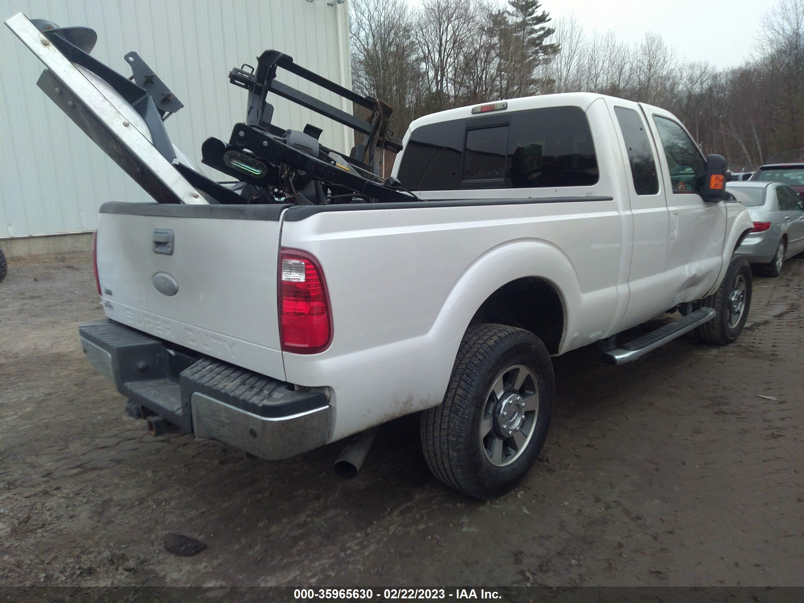 Photo 3 VIN: 1FT8X3B65BEA25757 - FORD F350 