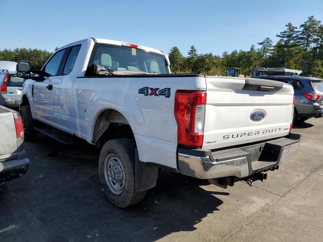 Photo 1 VIN: 1FT8X3B69HED38805 - FORD F350 