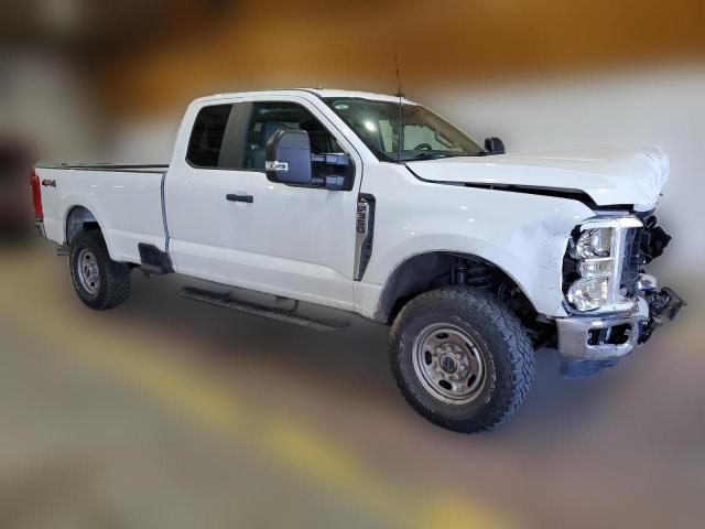 Photo 3 VIN: 1FT8X3BA0PED93453 - FORD F350 