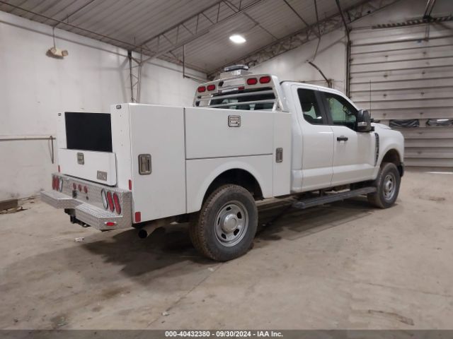 Photo 3 VIN: 1FT8X3BA5RED50259 - FORD F-350 