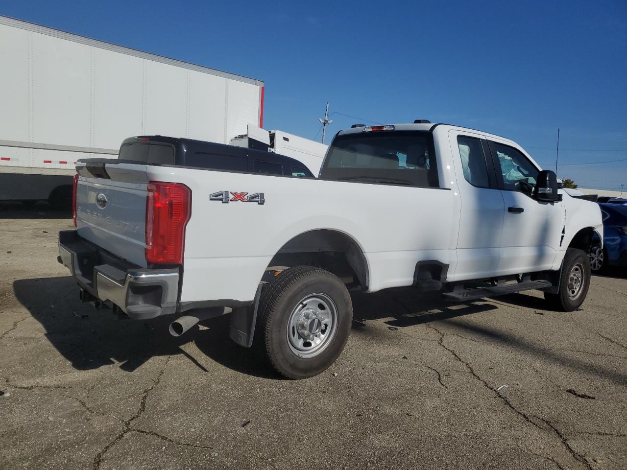 Photo 2 VIN: 1FT8X3BA8PEC16472 - FORD F350 