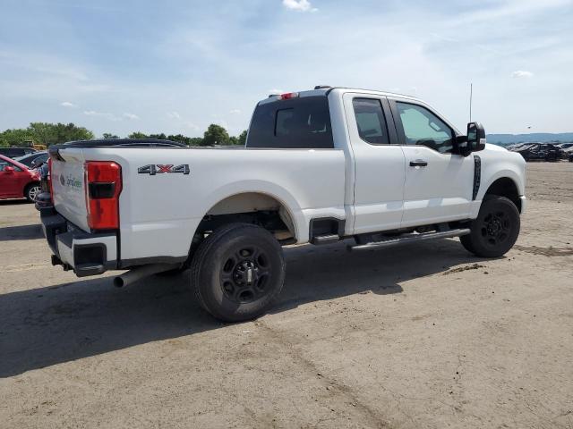 Photo 2 VIN: 1FT8X3BN1PEC60204 - FORD F350 