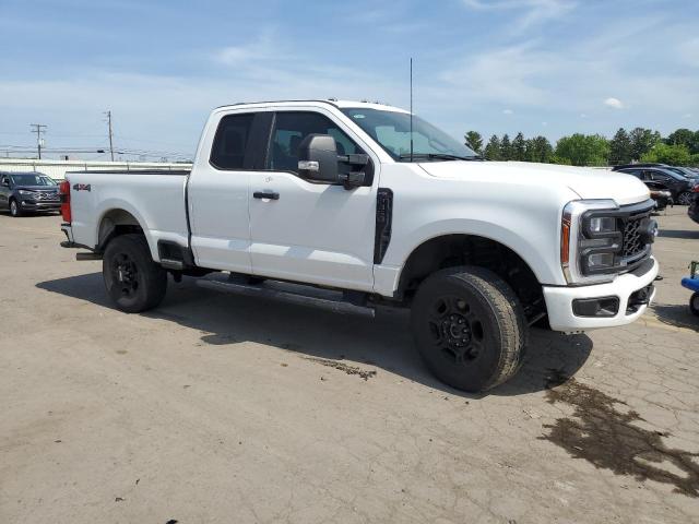 Photo 3 VIN: 1FT8X3BN1PEC60204 - FORD F350 