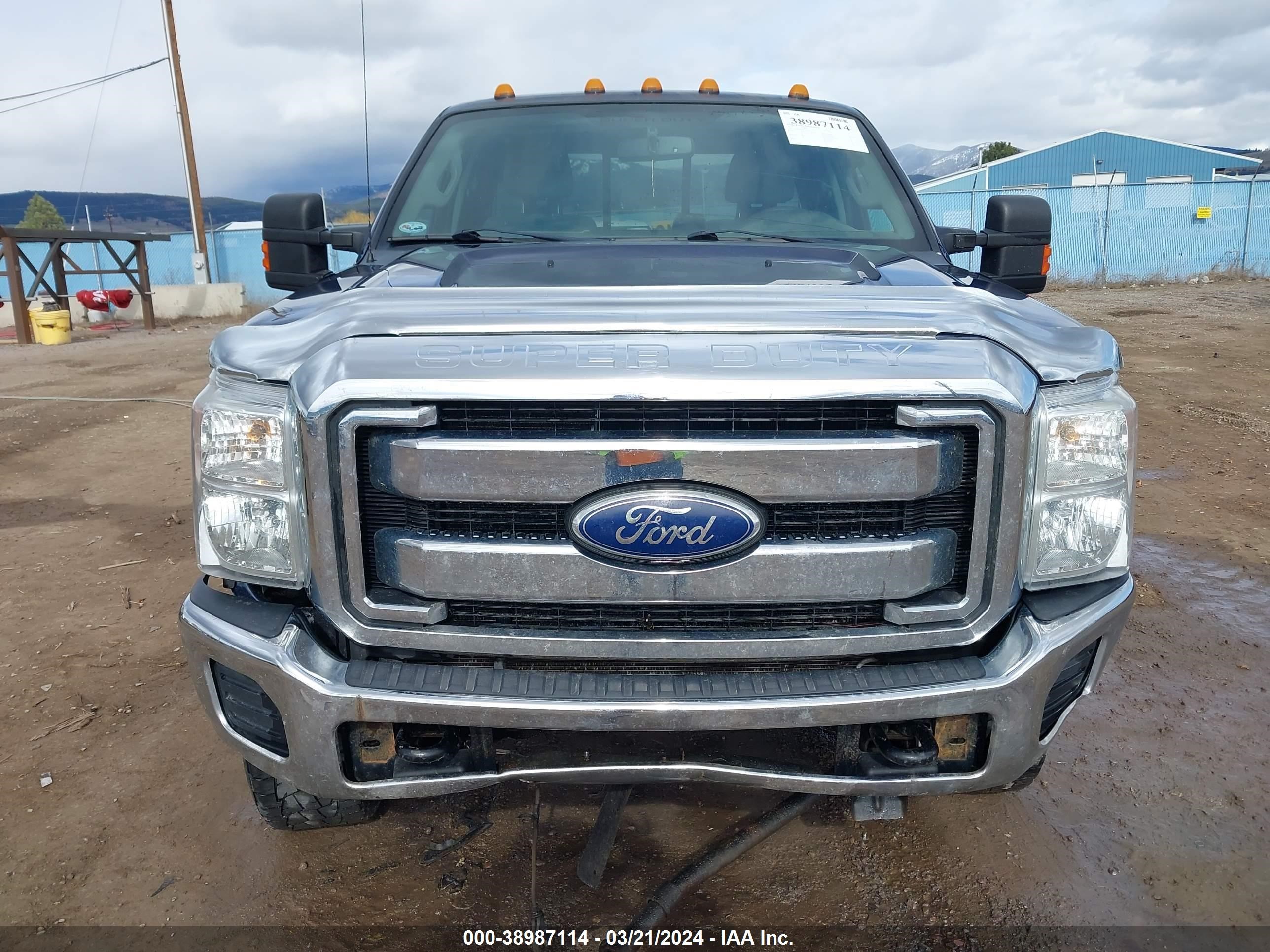 Photo 11 VIN: 1FT8X3BT2BEB40693 - FORD F350 