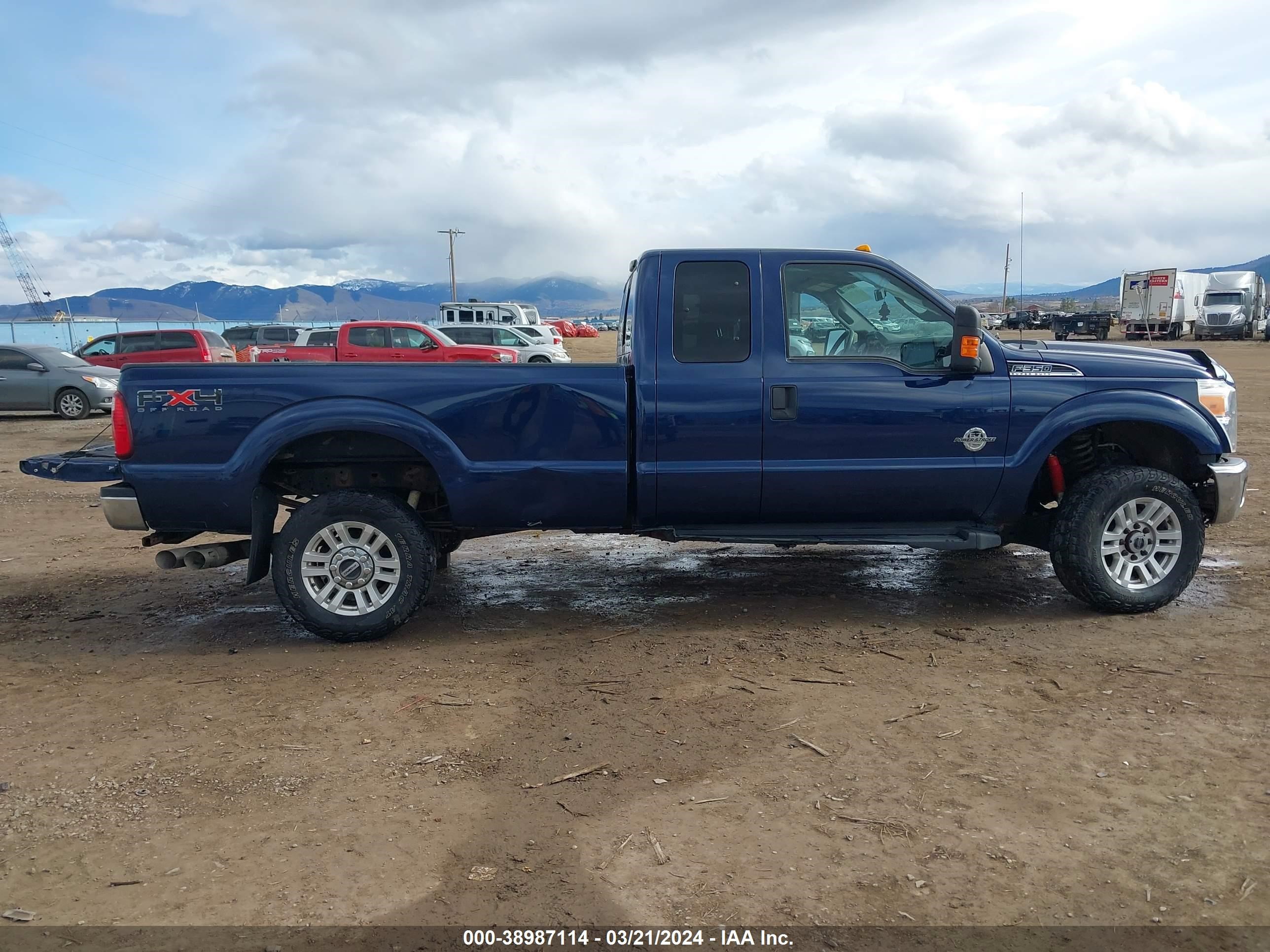 Photo 12 VIN: 1FT8X3BT2BEB40693 - FORD F350 