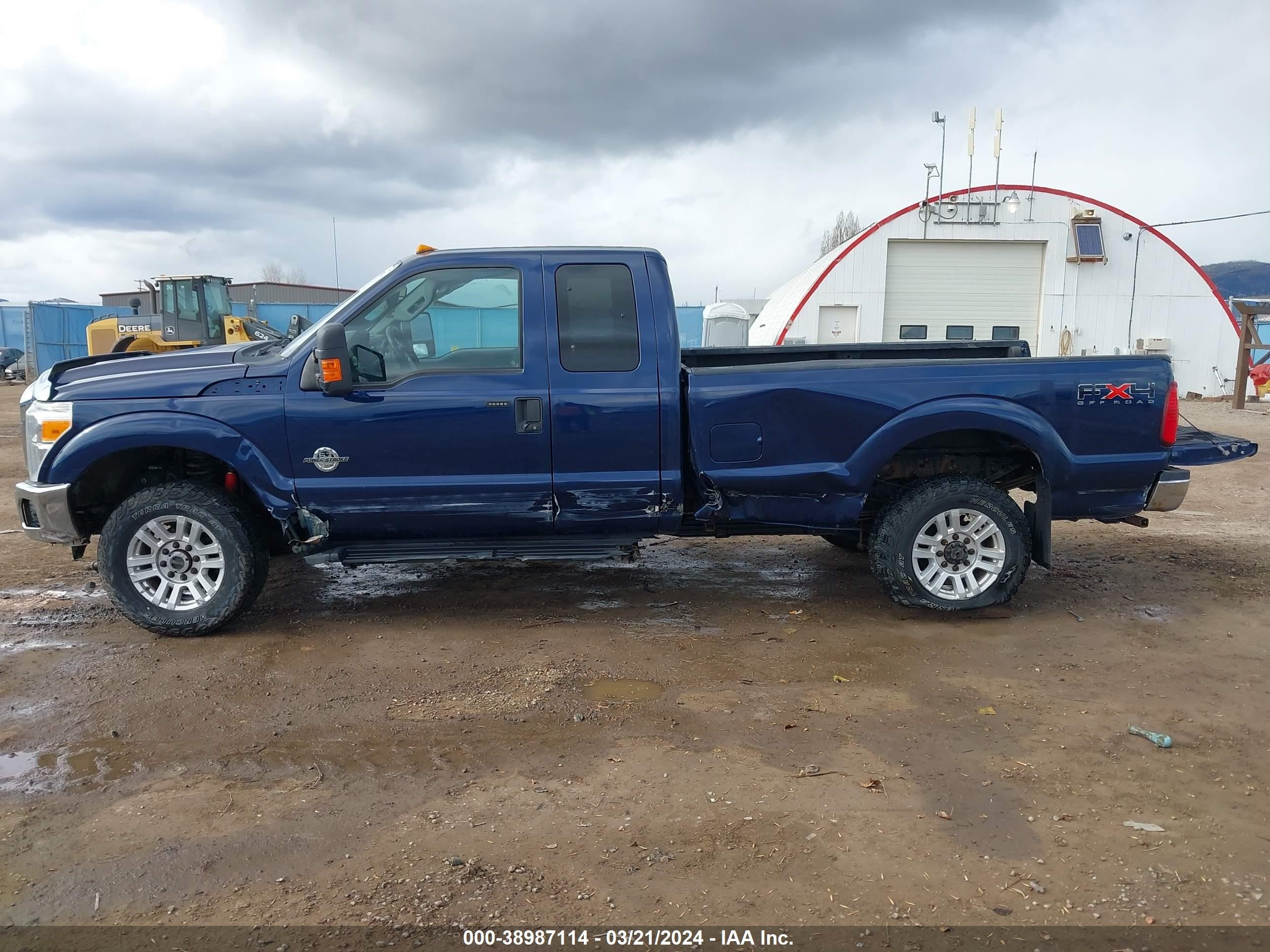 Photo 13 VIN: 1FT8X3BT2BEB40693 - FORD F350 