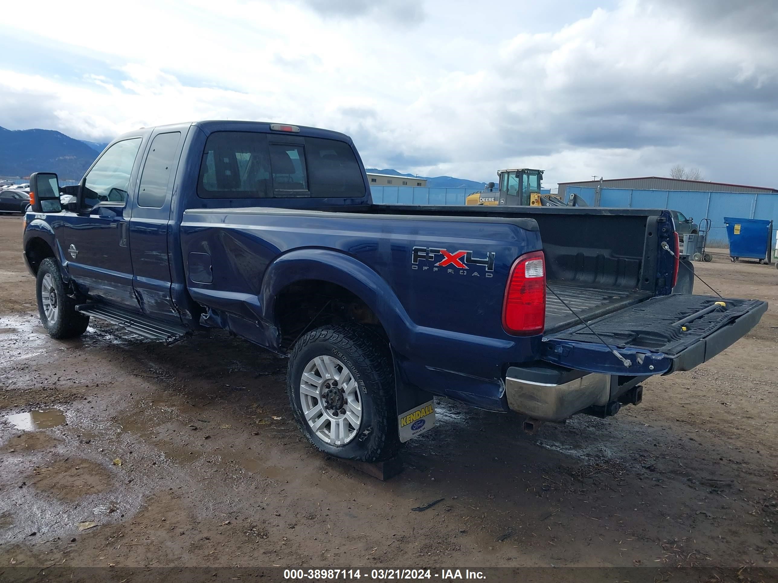 Photo 2 VIN: 1FT8X3BT2BEB40693 - FORD F350 