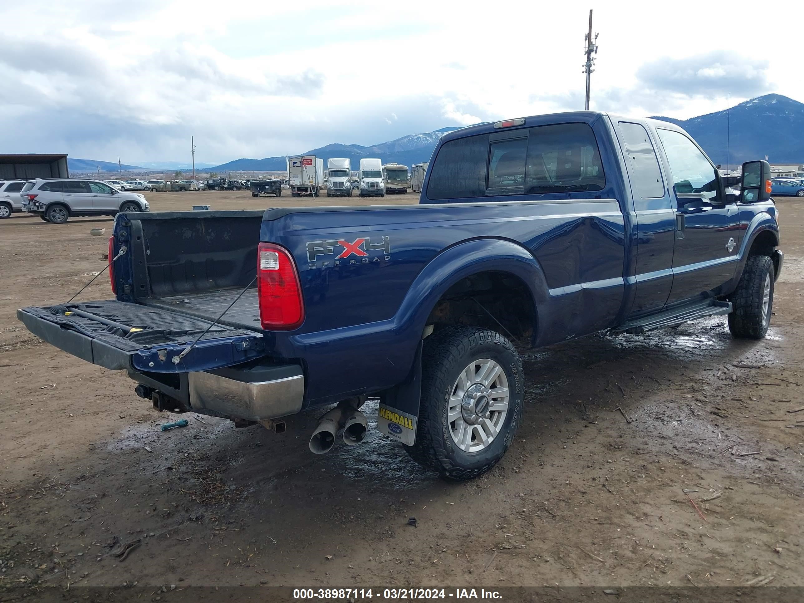 Photo 3 VIN: 1FT8X3BT2BEB40693 - FORD F350 