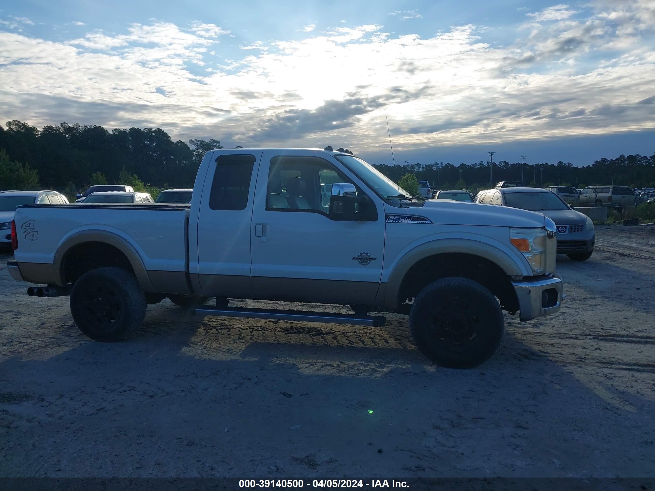 Photo 13 VIN: 1FT8X3BT2EEB15958 - FORD F350 