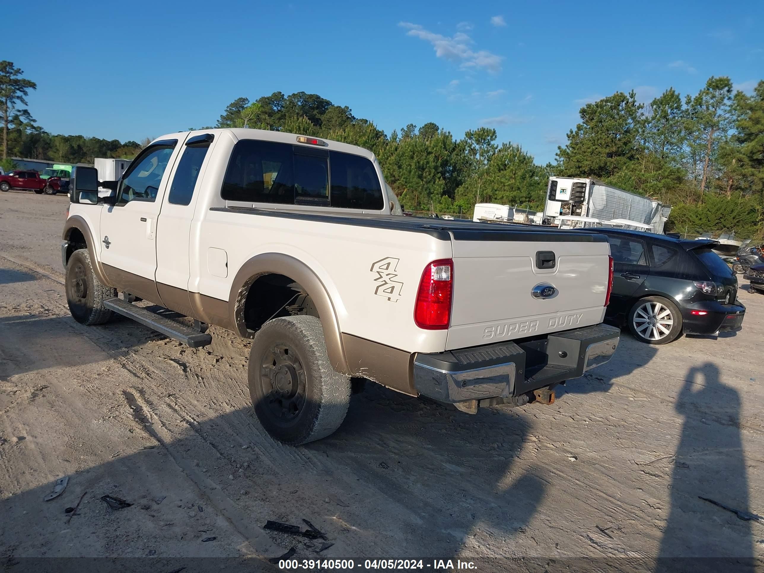 Photo 3 VIN: 1FT8X3BT2EEB15958 - FORD F350 