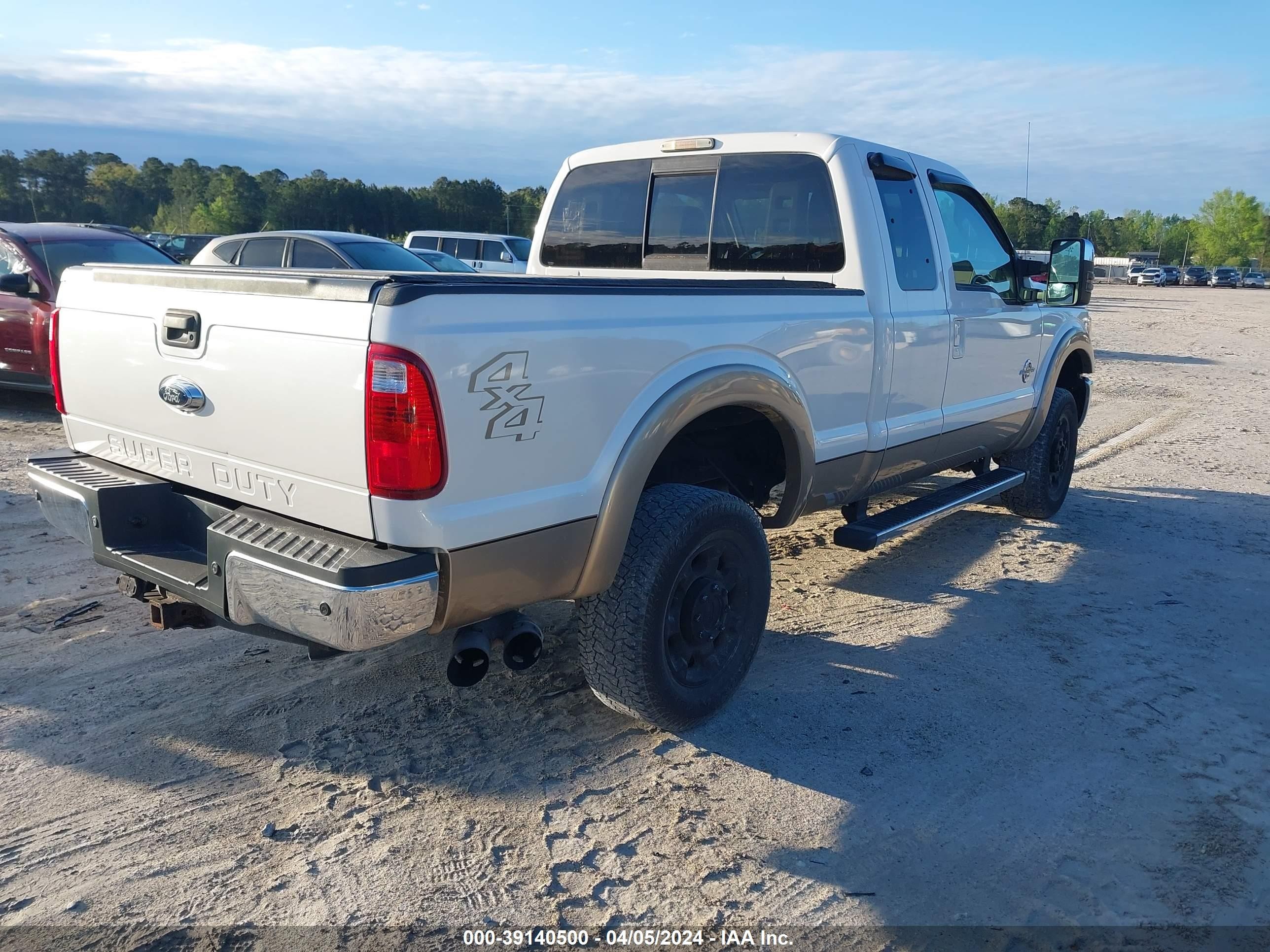 Photo 4 VIN: 1FT8X3BT2EEB15958 - FORD F350 