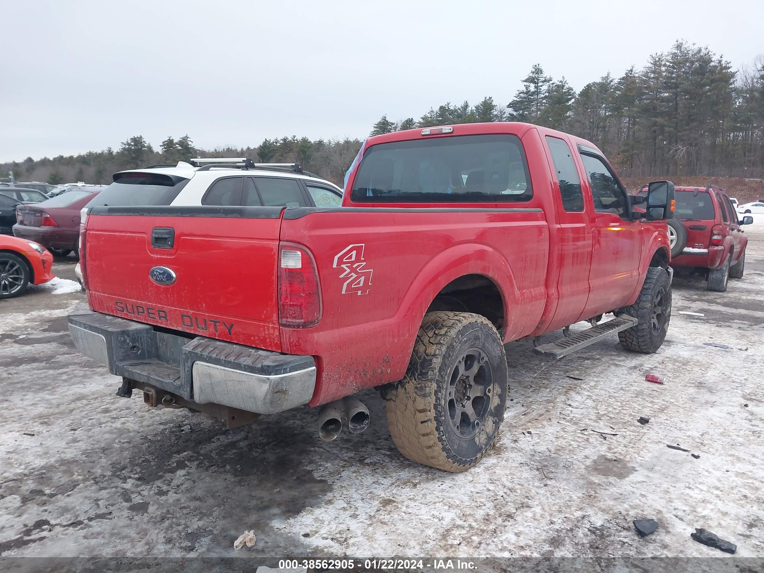 Photo 2 VIN: 1FT8X3BT3BEB85464 - FORD F350 