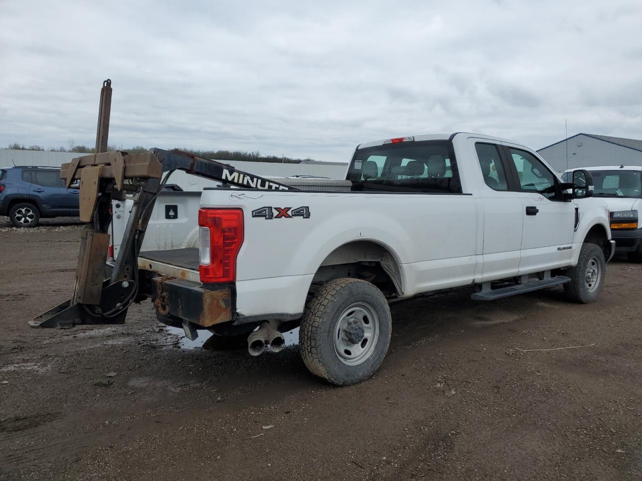 Photo 2 VIN: 1FT8X3BT4HEE69243 - FORD F350 