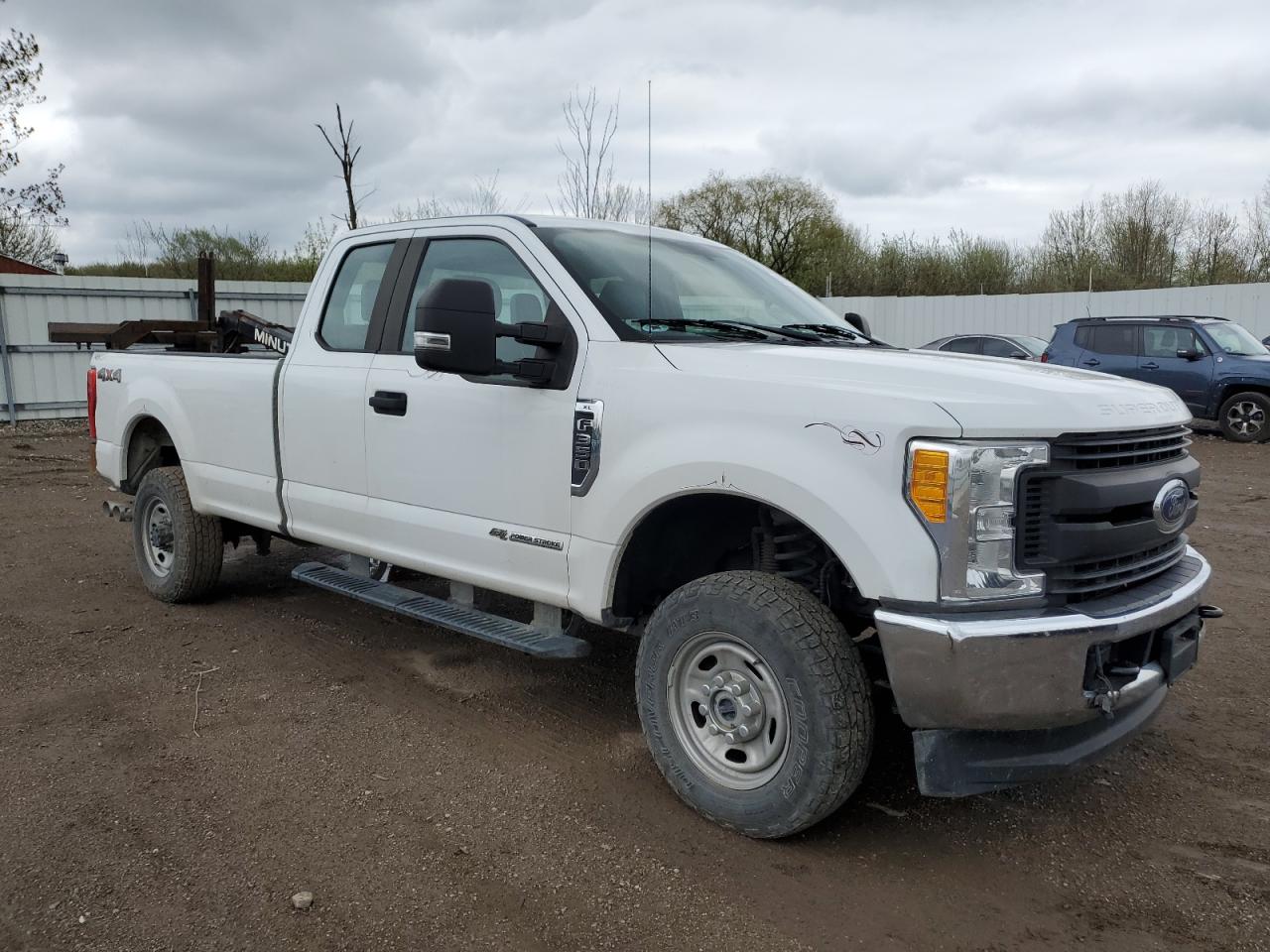 Photo 3 VIN: 1FT8X3BT4HEE69243 - FORD F350 