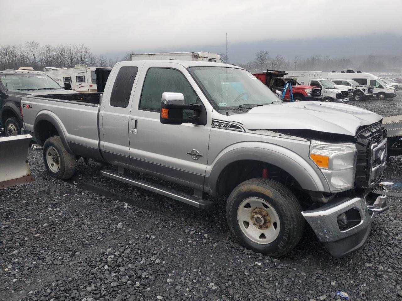 Photo 3 VIN: 1FT8X3BT5BEB56127 - FORD F350 