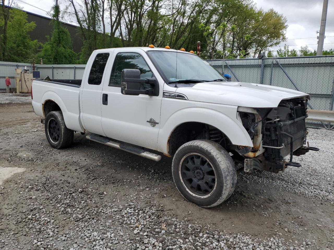 Photo 3 VIN: 1FT8X3BT7BEC83753 - FORD F350 