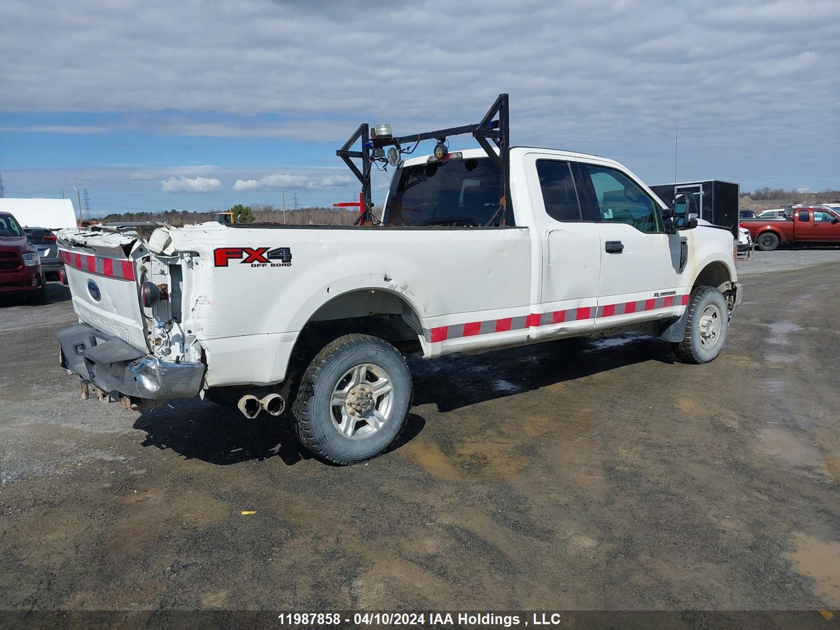 Photo 3 VIN: 1FT8X3BT7HEC49529 - FORD F350 