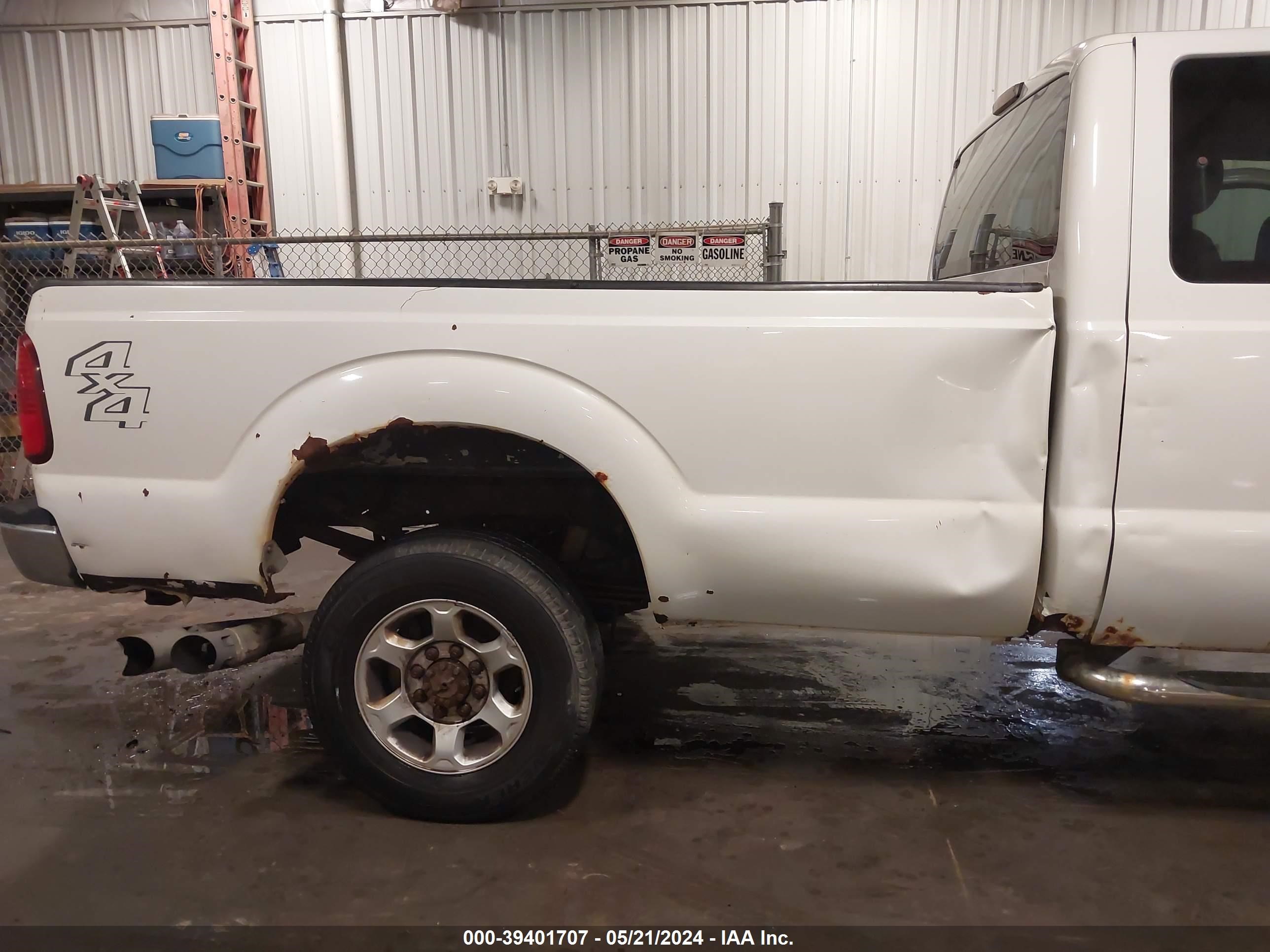 Photo 10 VIN: 1FT8X3BT9BEB83105 - FORD F350 