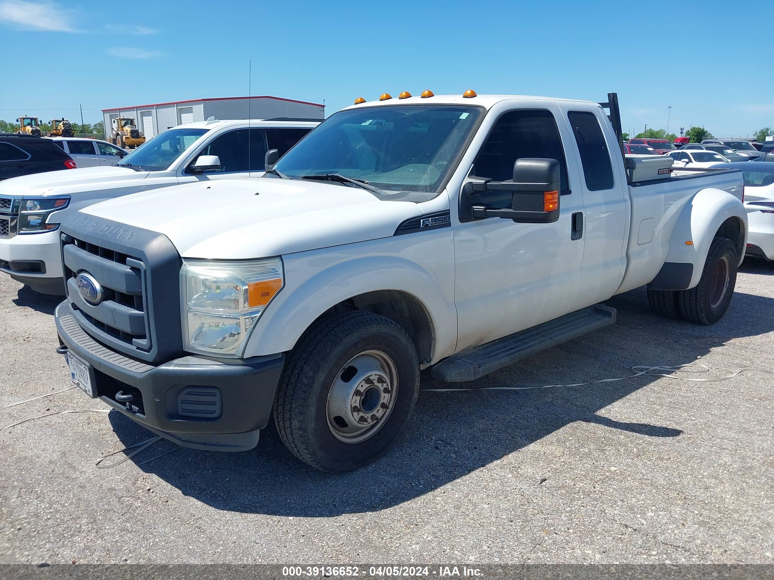 Photo 1 VIN: 1FT8X3CT3FED32144 - FORD F350 