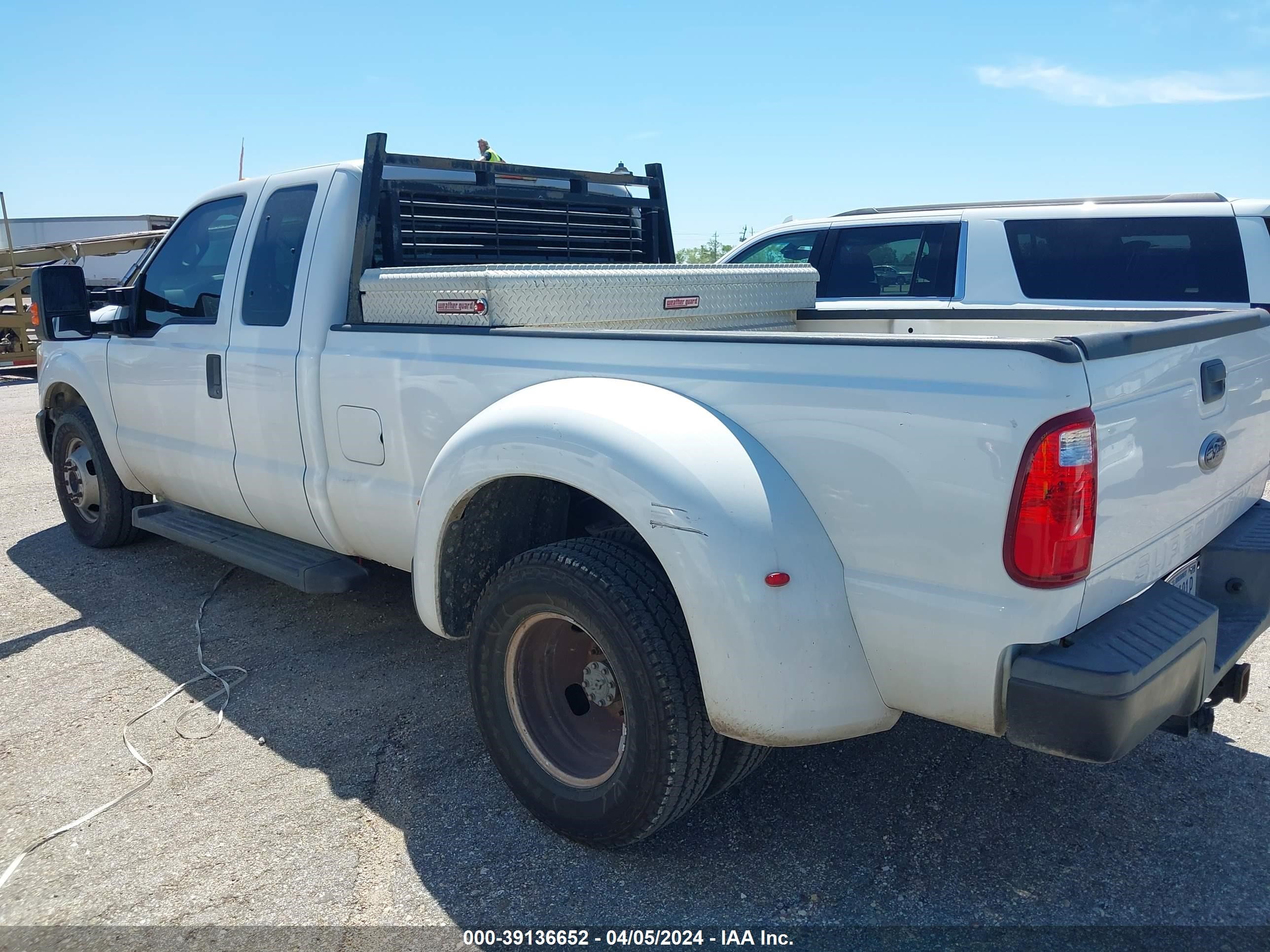 Photo 12 VIN: 1FT8X3CT3FED32144 - FORD F350 