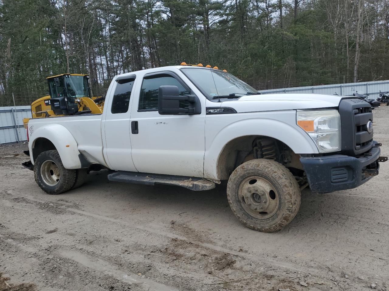 Photo 3 VIN: 1FT8X3D64BEA32096 - FORD F350 