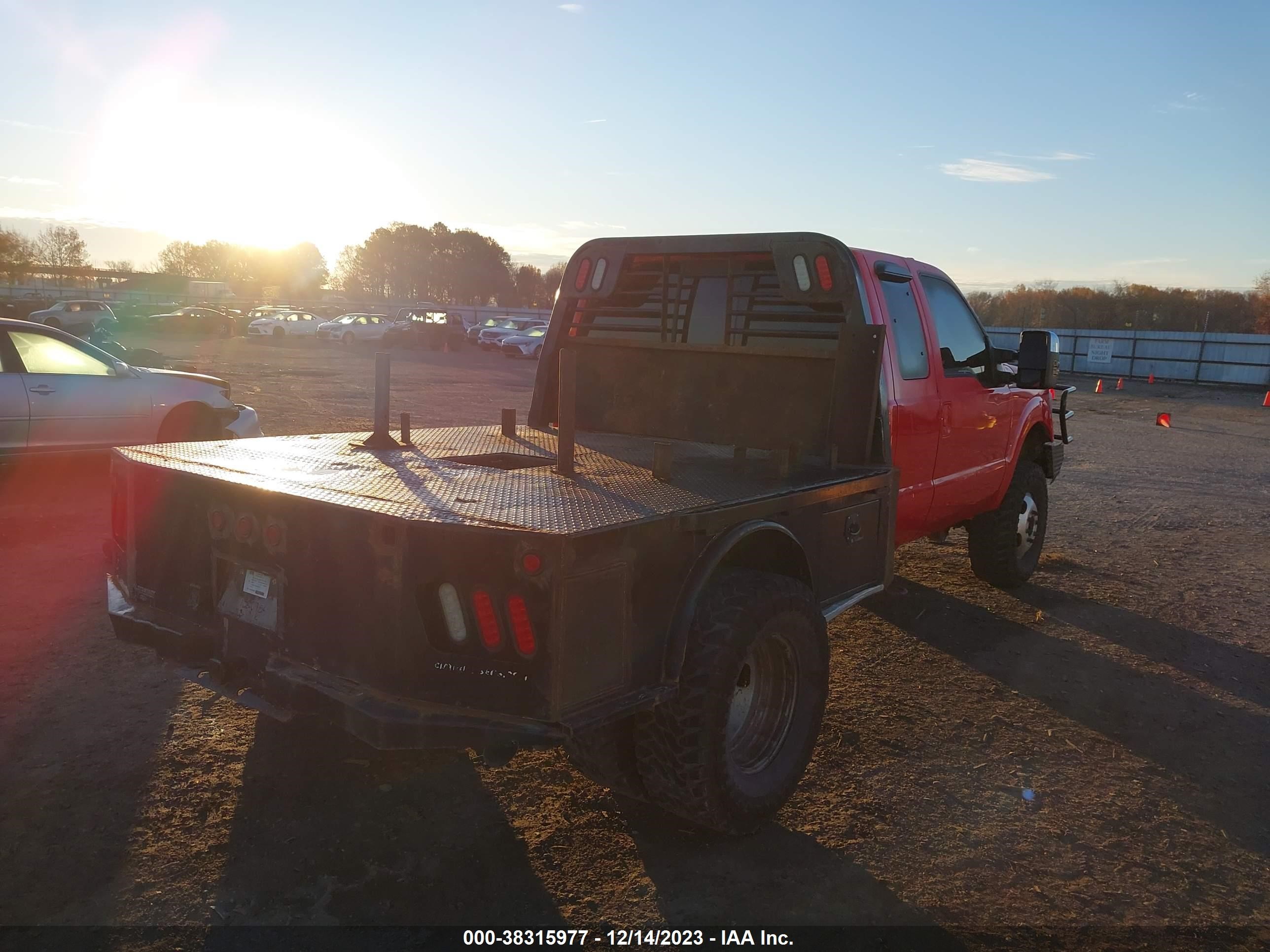 Photo 3 VIN: 1FT8X3DT9GEC35644 - FORD F350 