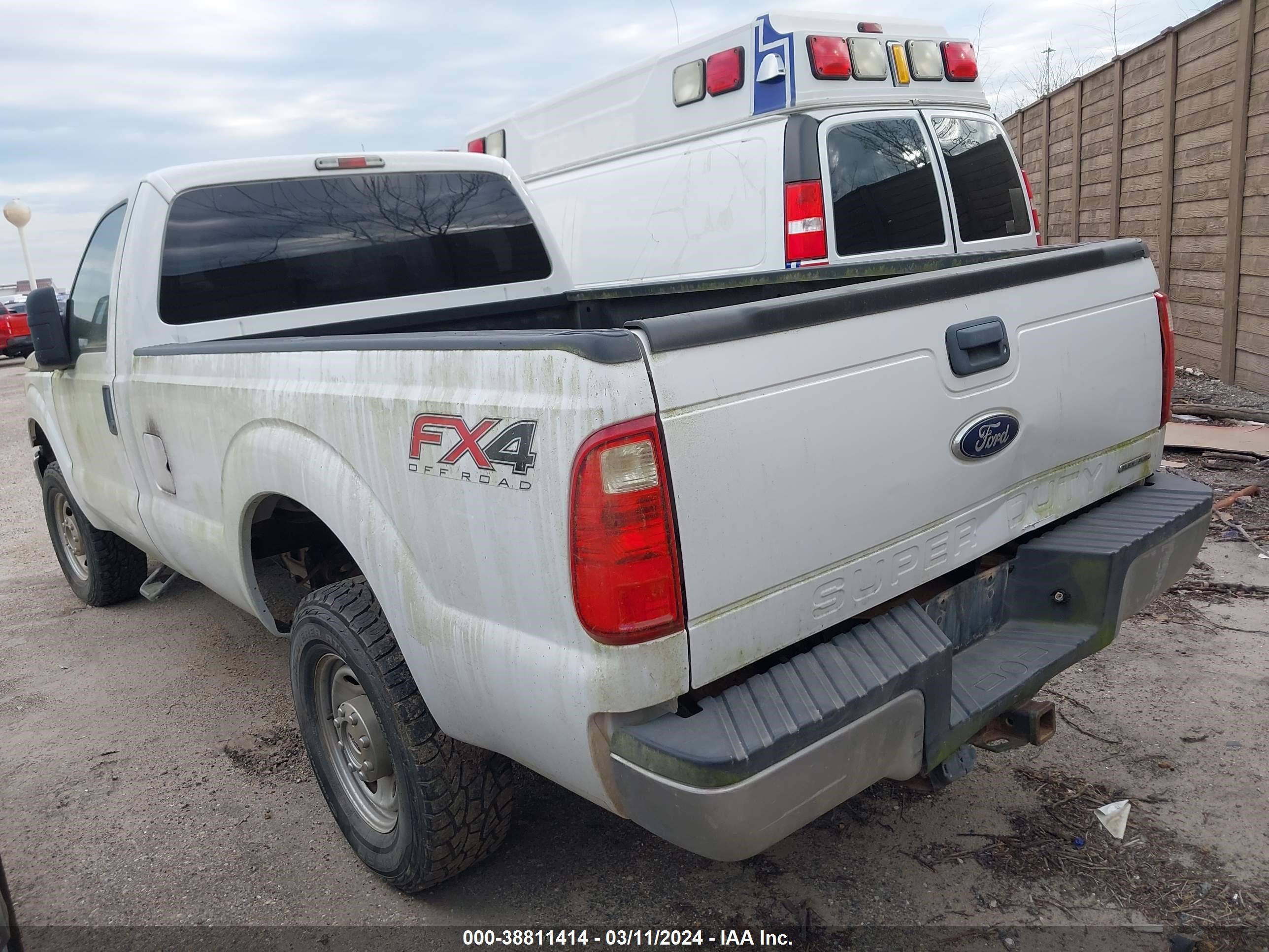 Photo 2 VIN: 1FTBF2B62CEB49182 - FORD F250 