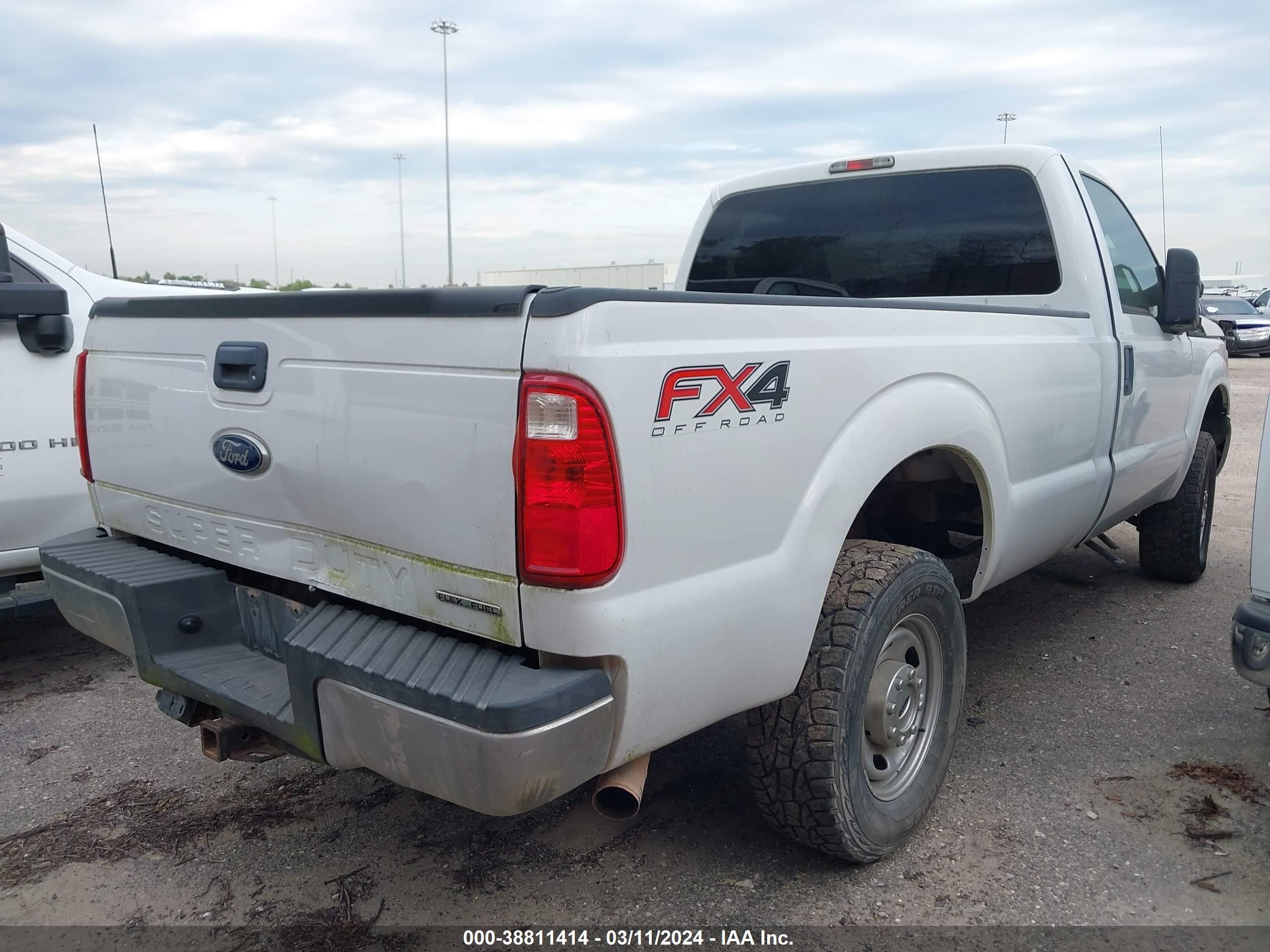 Photo 3 VIN: 1FTBF2B62CEB49182 - FORD F250 