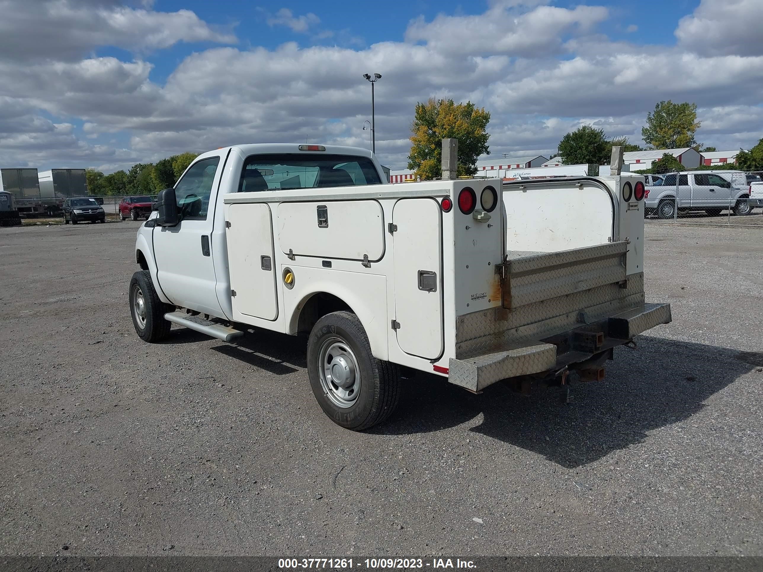 Photo 2 VIN: 1FTBF2B69BEA69036 - FORD F250 