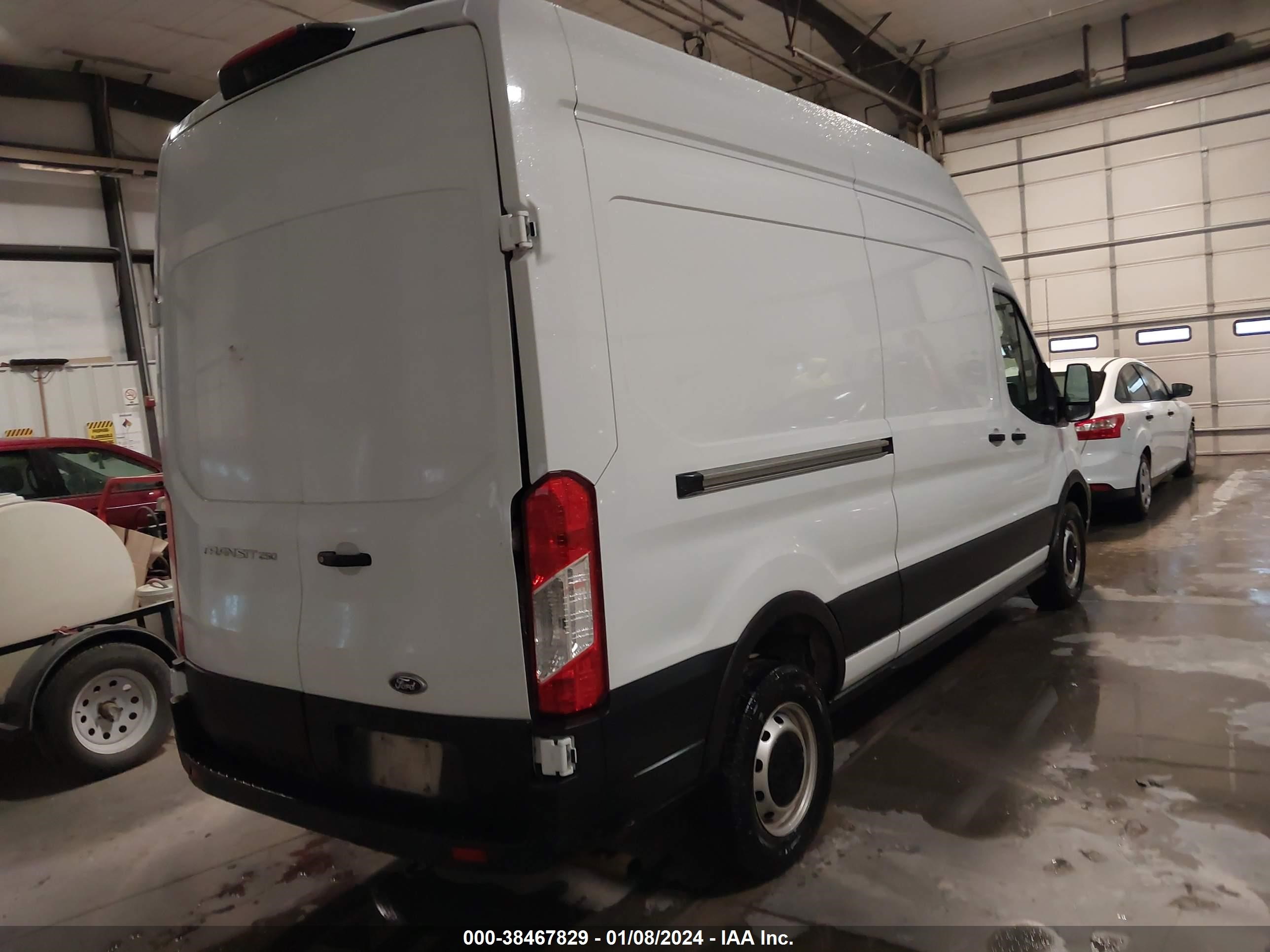 Photo 3 VIN: 1FTBR1X82PKB02267 - FORD TRANSIT 