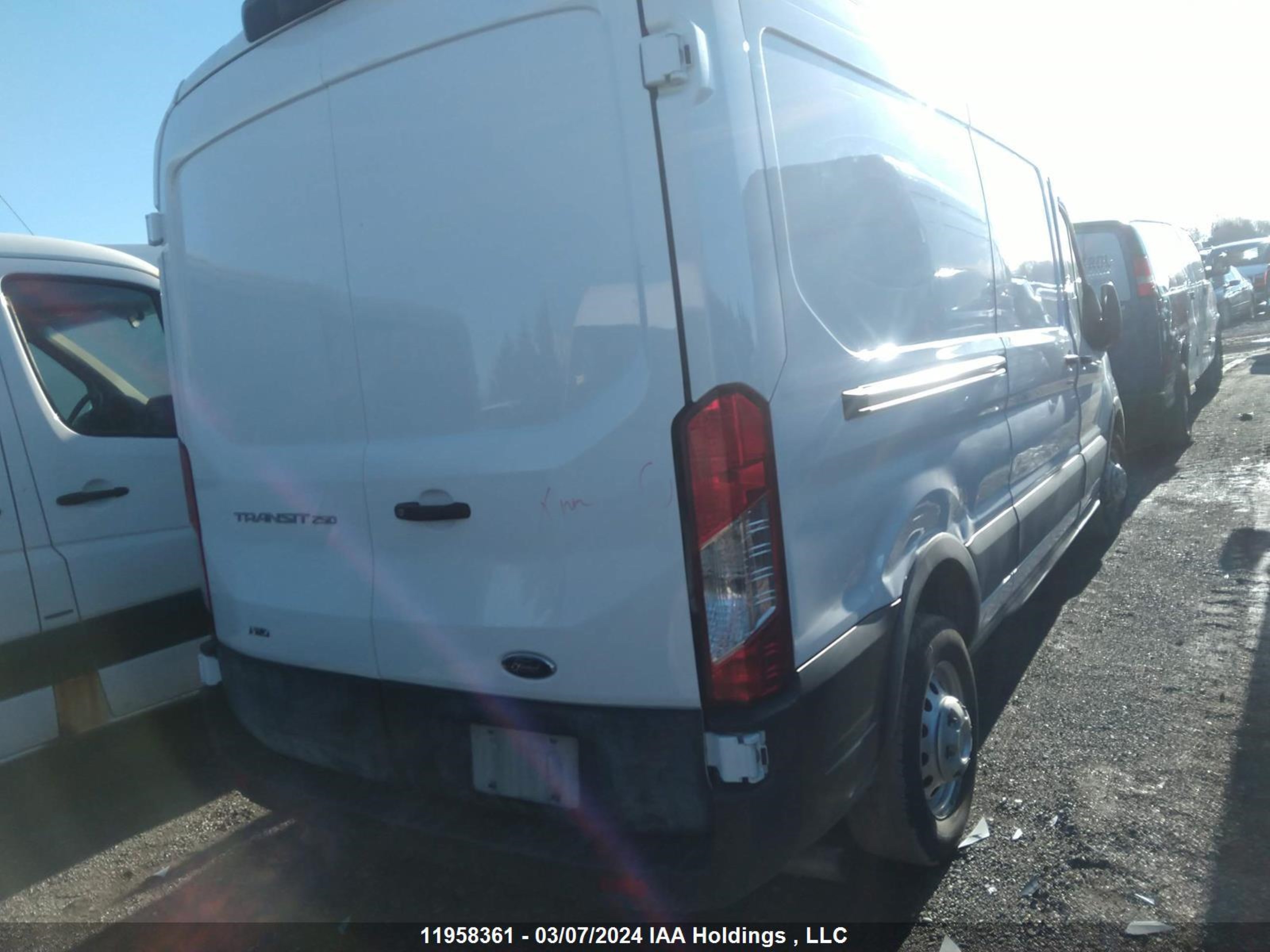 Photo 3 VIN: 1FTBR2C86NKA74448 - FORD TRANSIT 