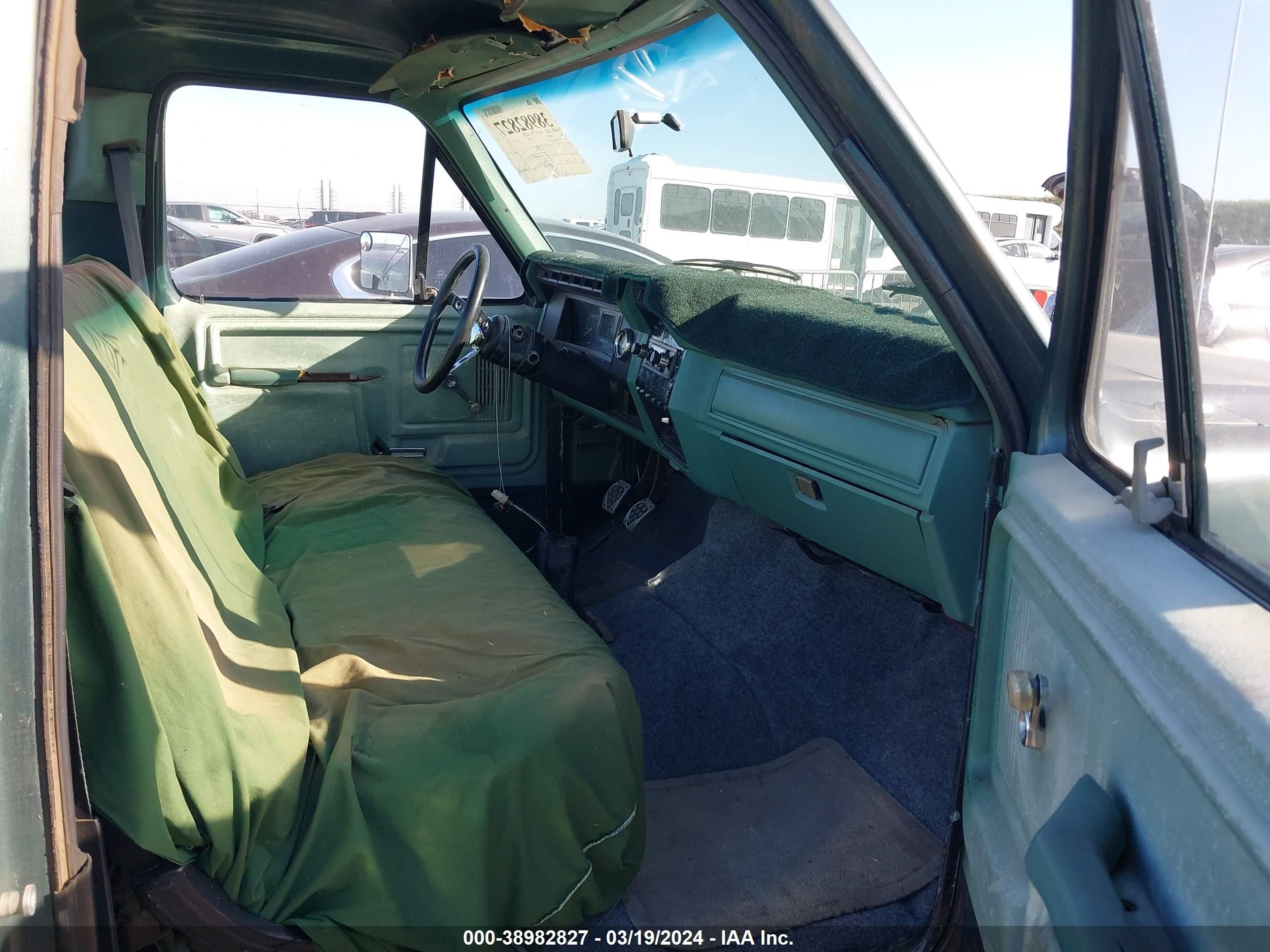 Photo 4 VIN: 1FTCF10E0CRA21234 - FORD F100 